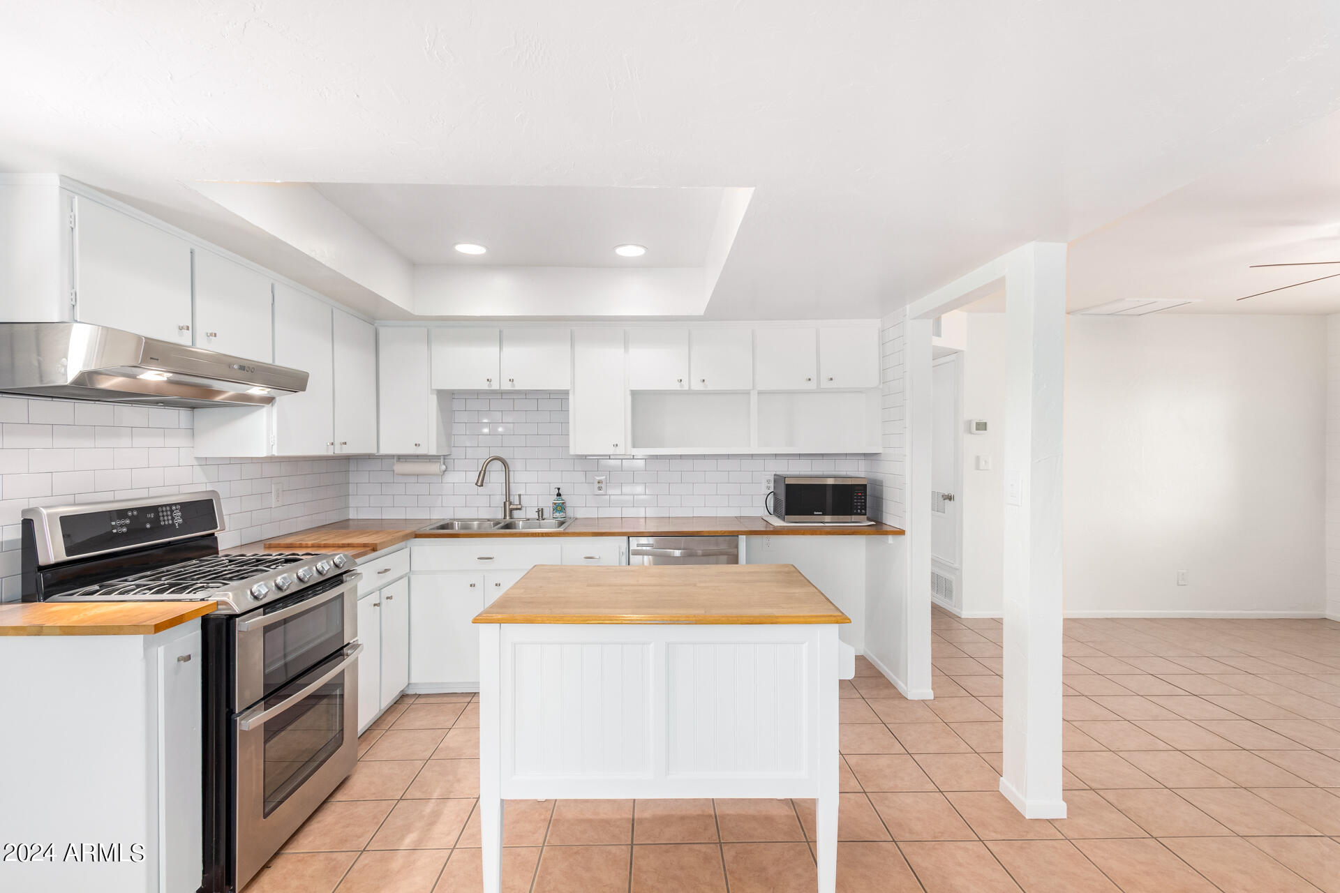 7855 E ROOSEVELT Street