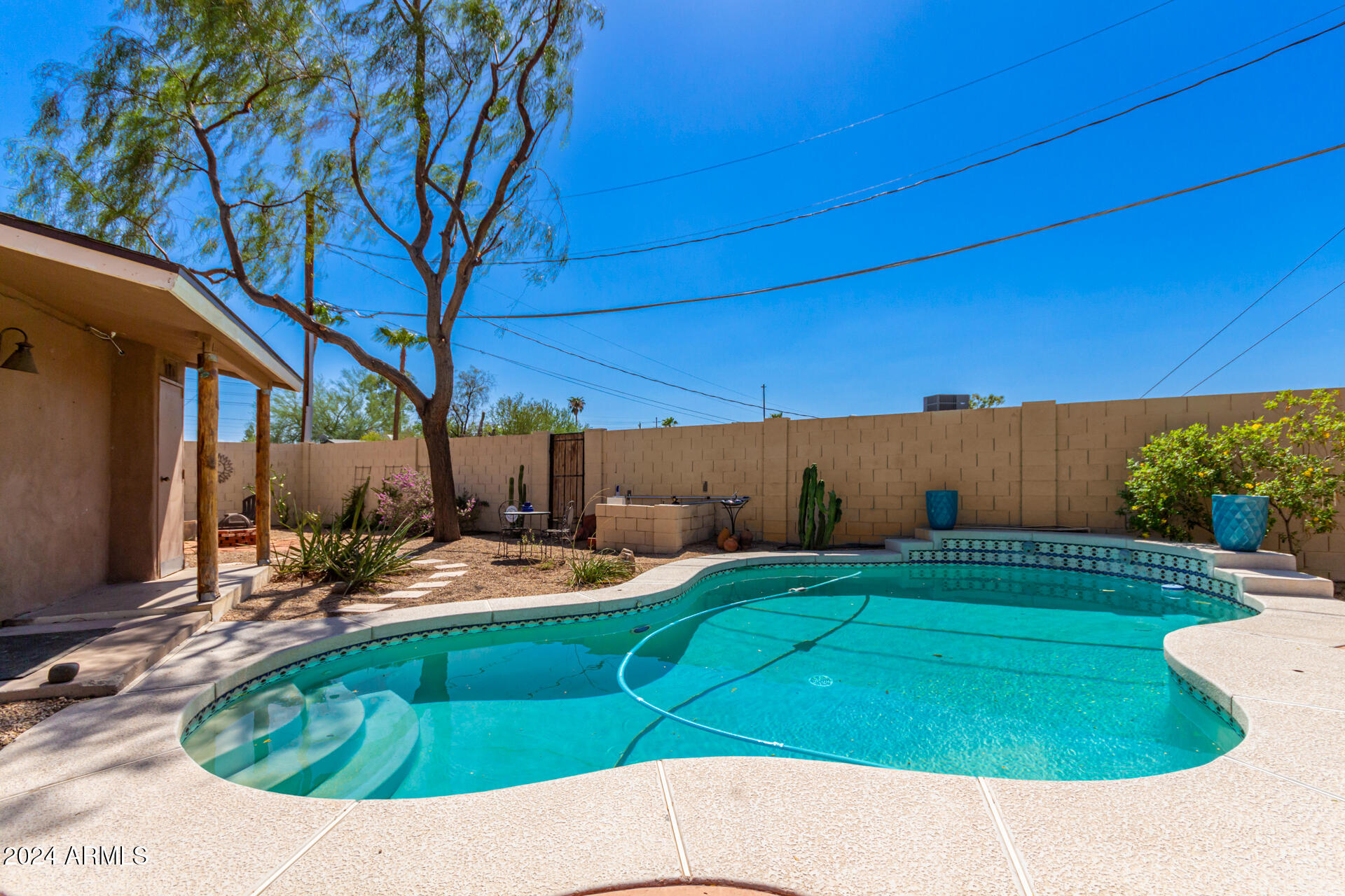 7855 E ROOSEVELT Street