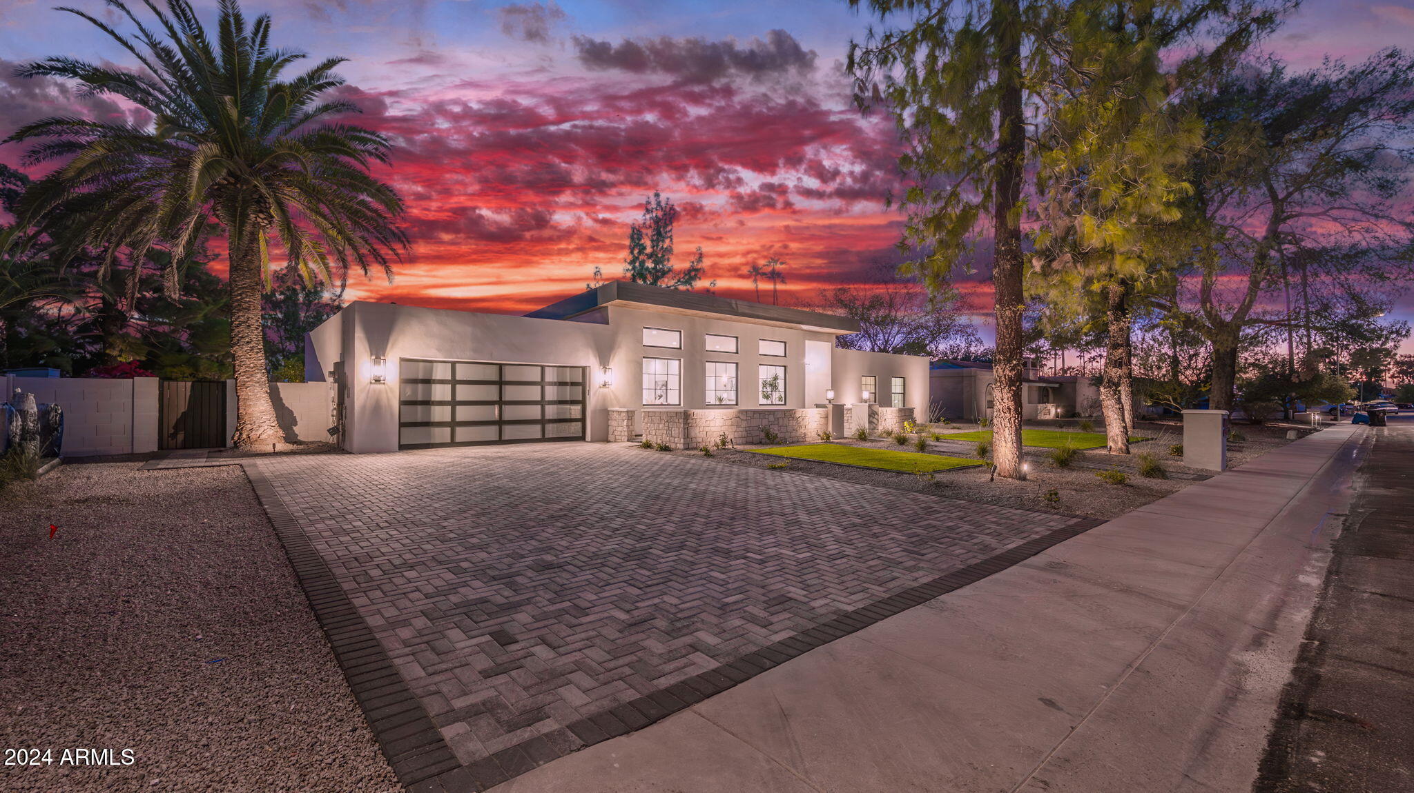 5911 E VOLTAIRE Avenue