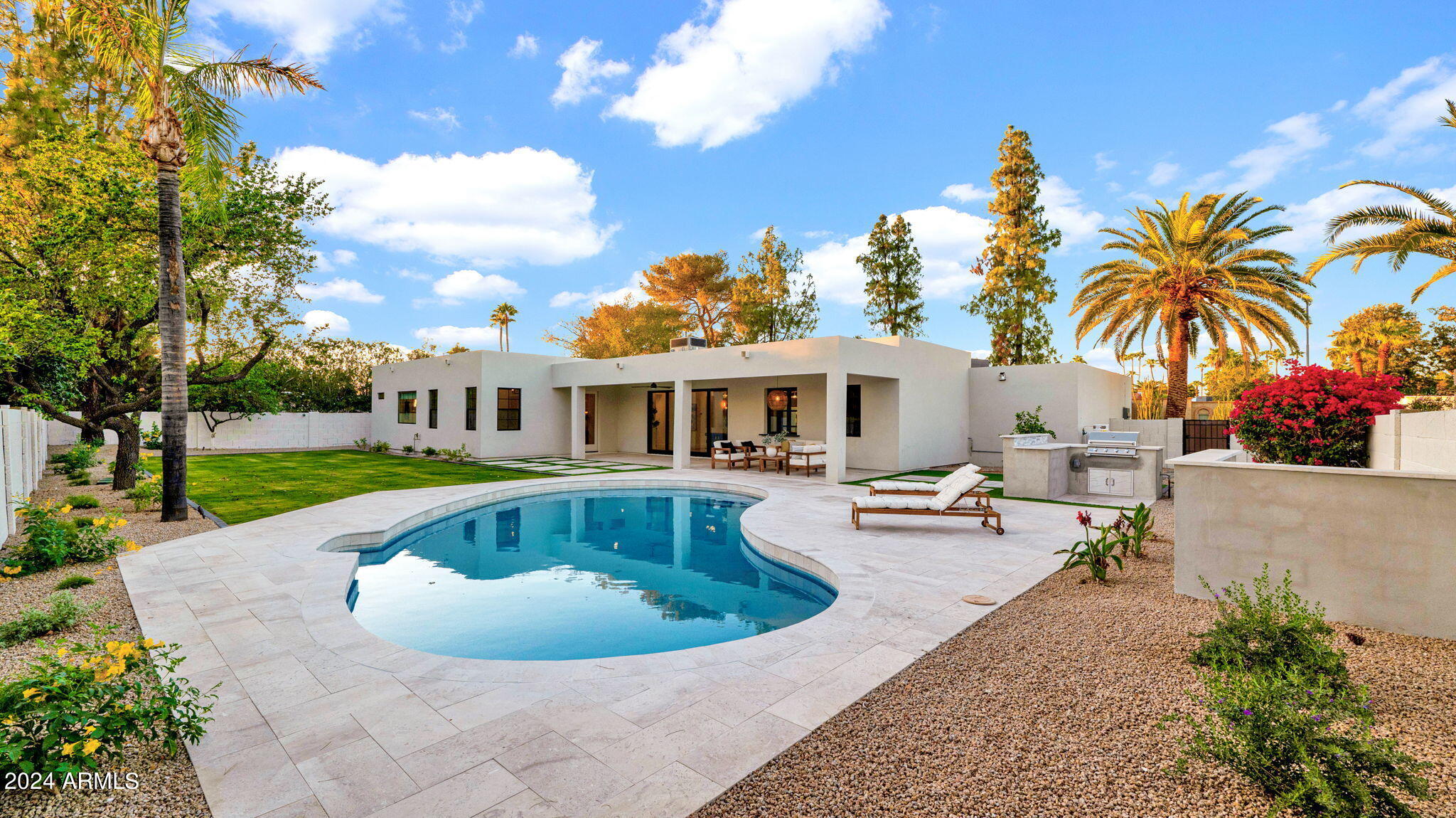 5911 E VOLTAIRE Avenue