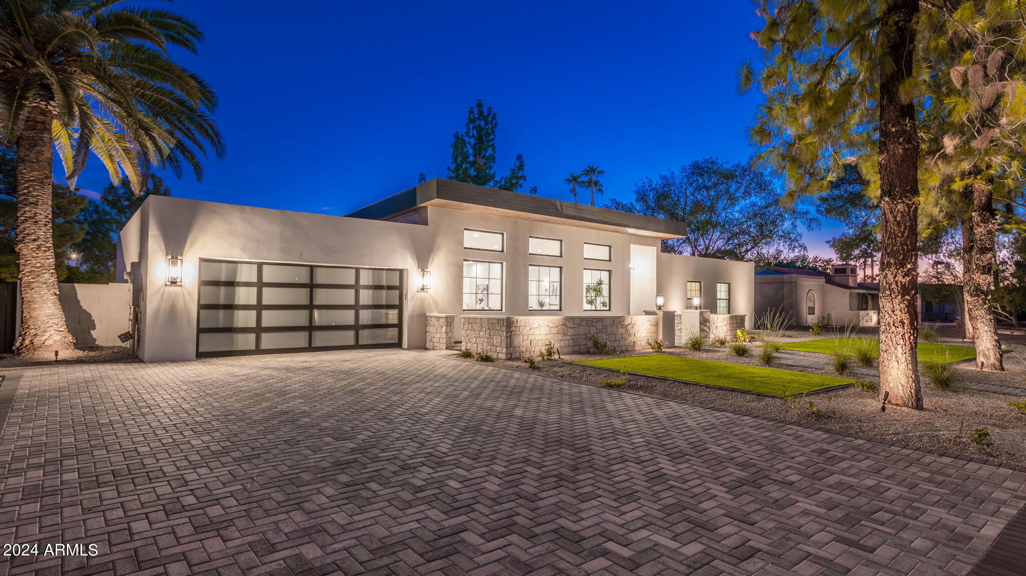 5911 E VOLTAIRE Avenue