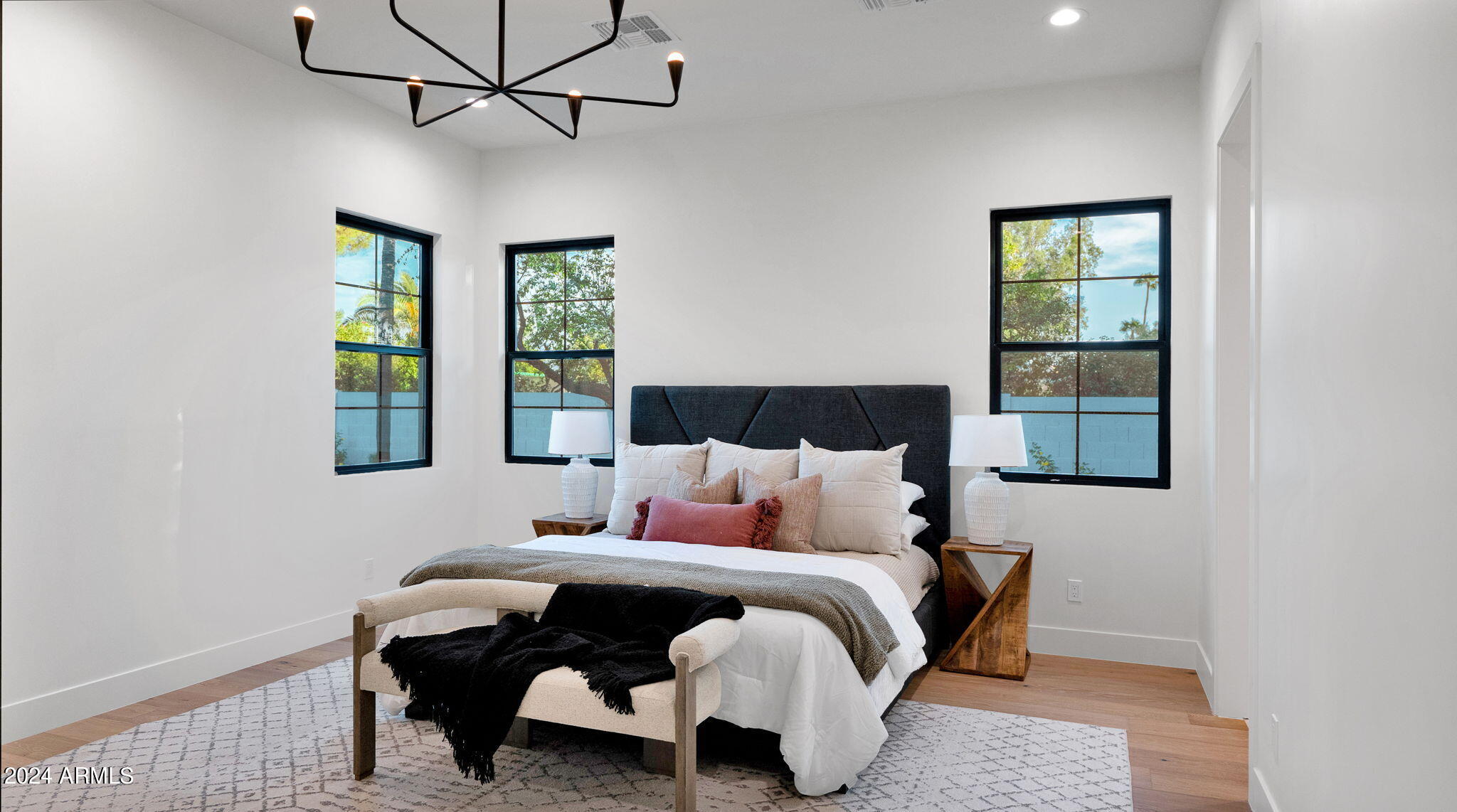 5911 E VOLTAIRE Avenue