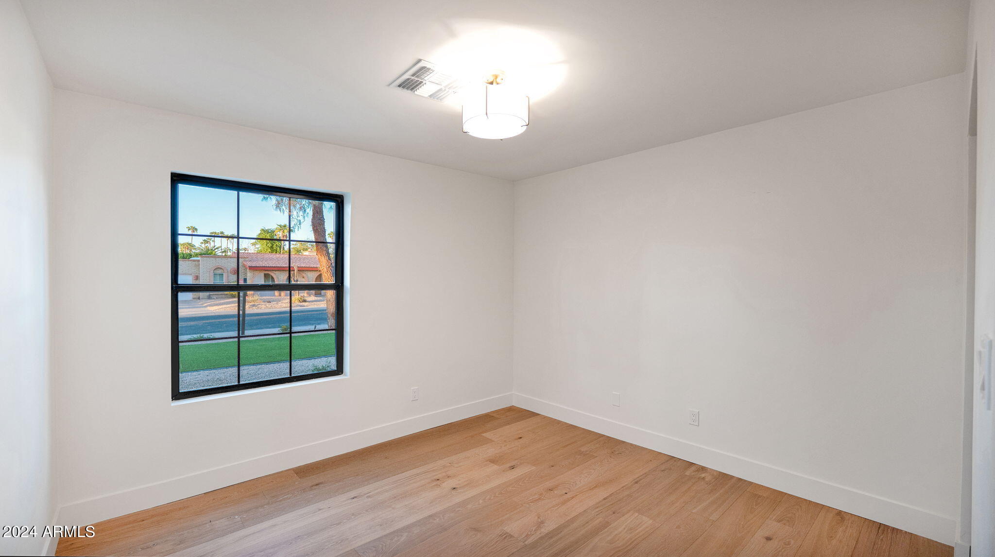 5911 E VOLTAIRE Avenue