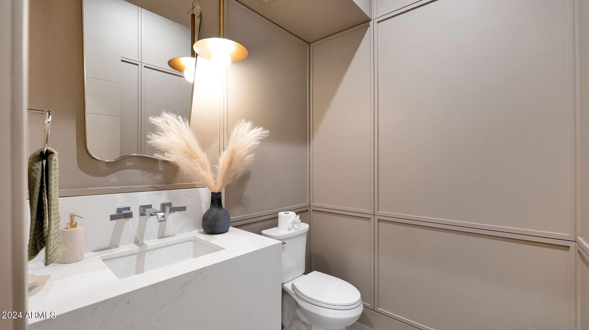 5911 E VOLTAIRE Avenue