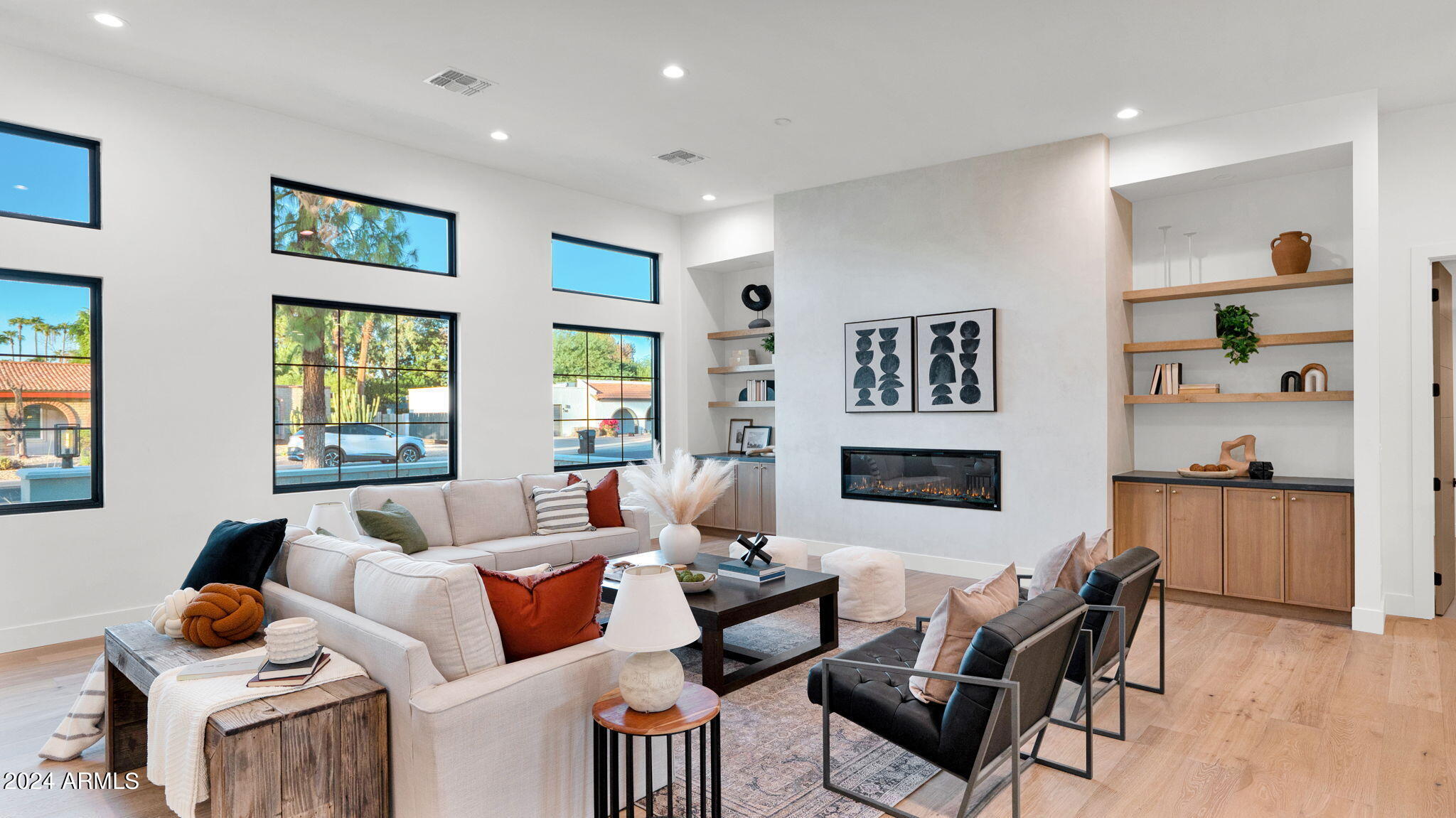 5911 E VOLTAIRE Avenue