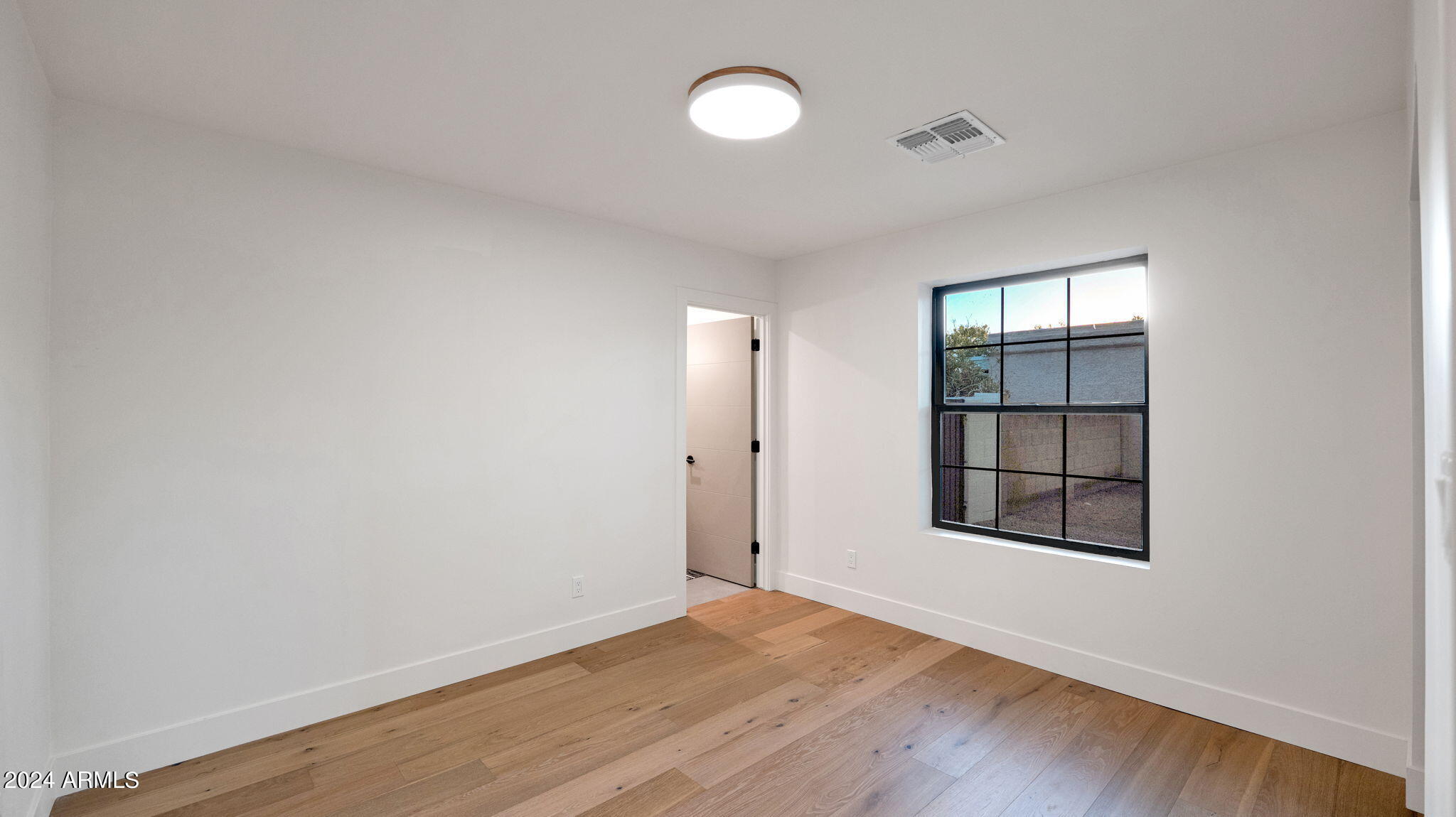 5911 E VOLTAIRE Avenue