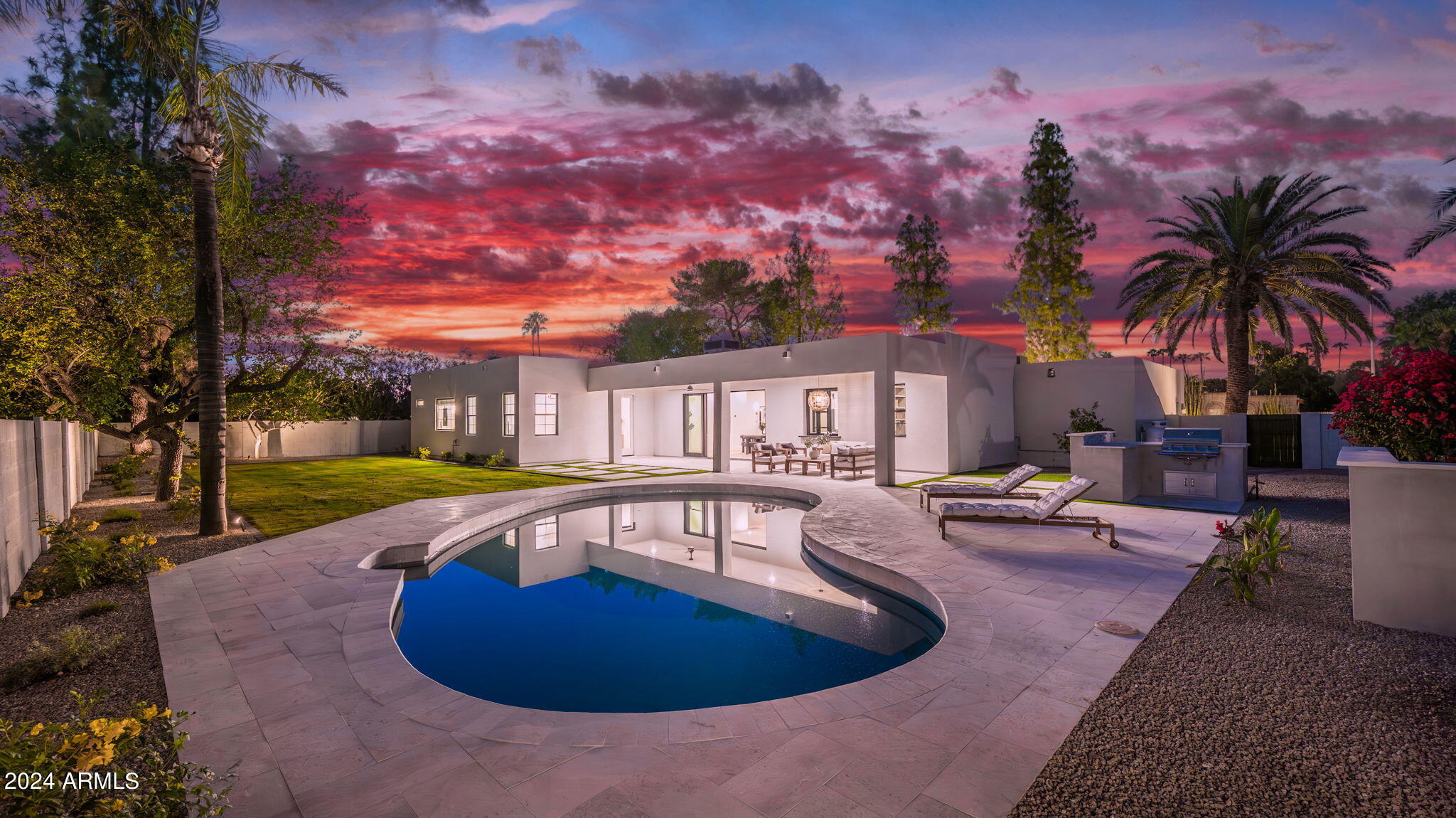 5911 E VOLTAIRE Avenue