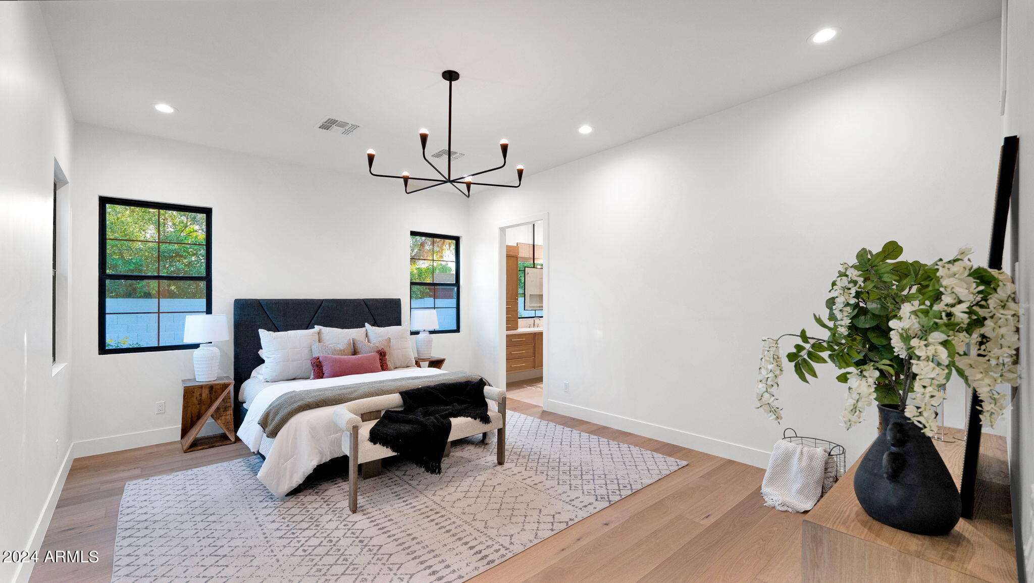 5911 E VOLTAIRE Avenue