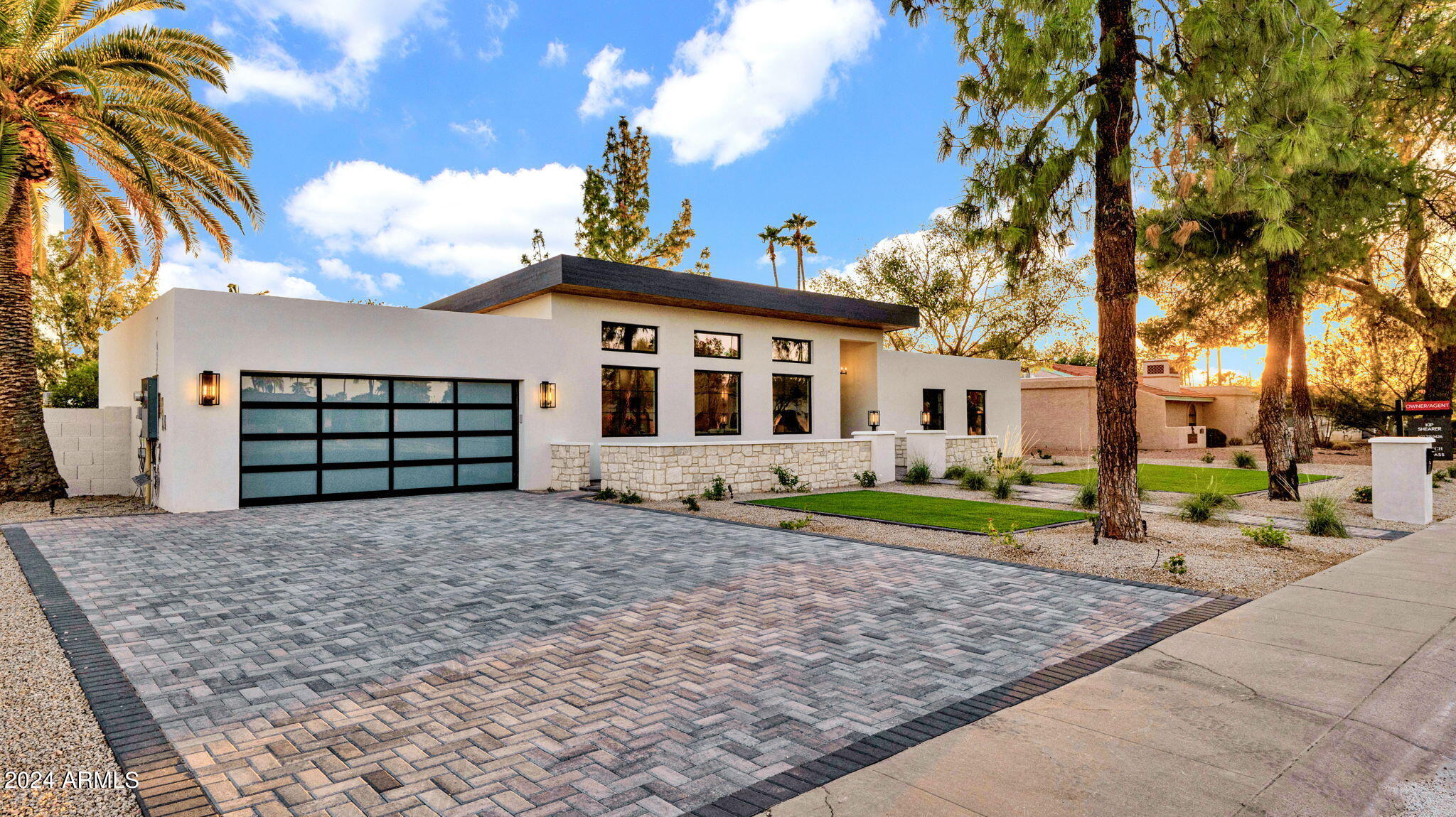 5911 E VOLTAIRE Avenue