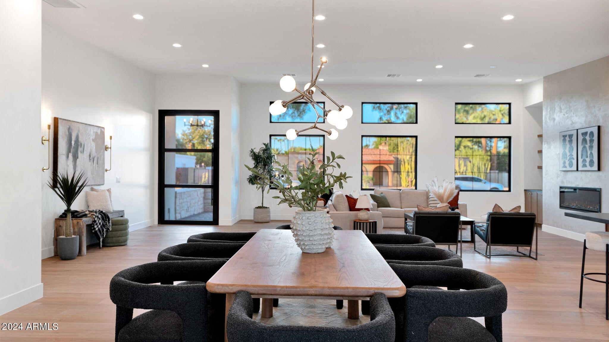 5911 E VOLTAIRE Avenue