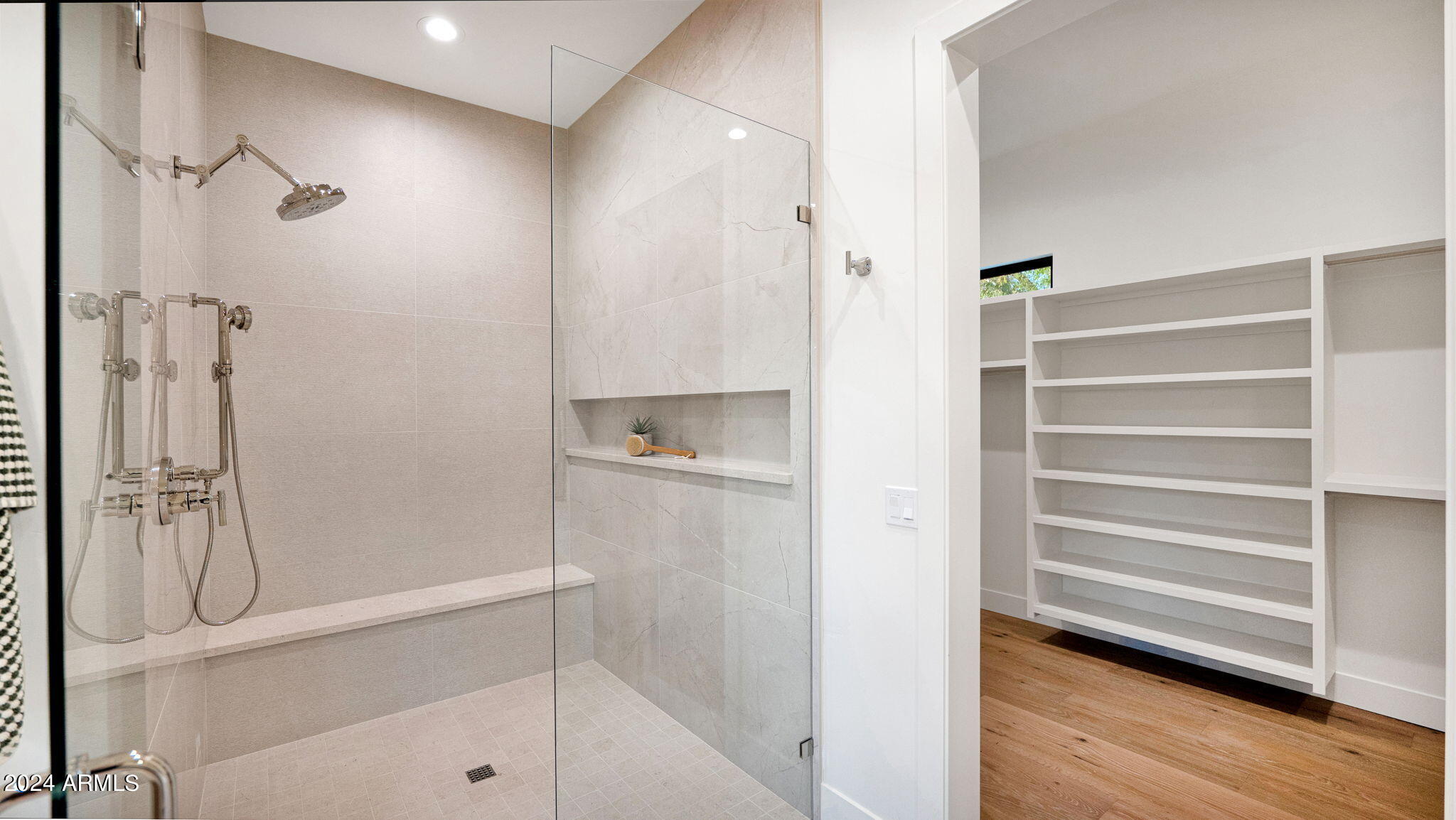 5911 E VOLTAIRE Avenue