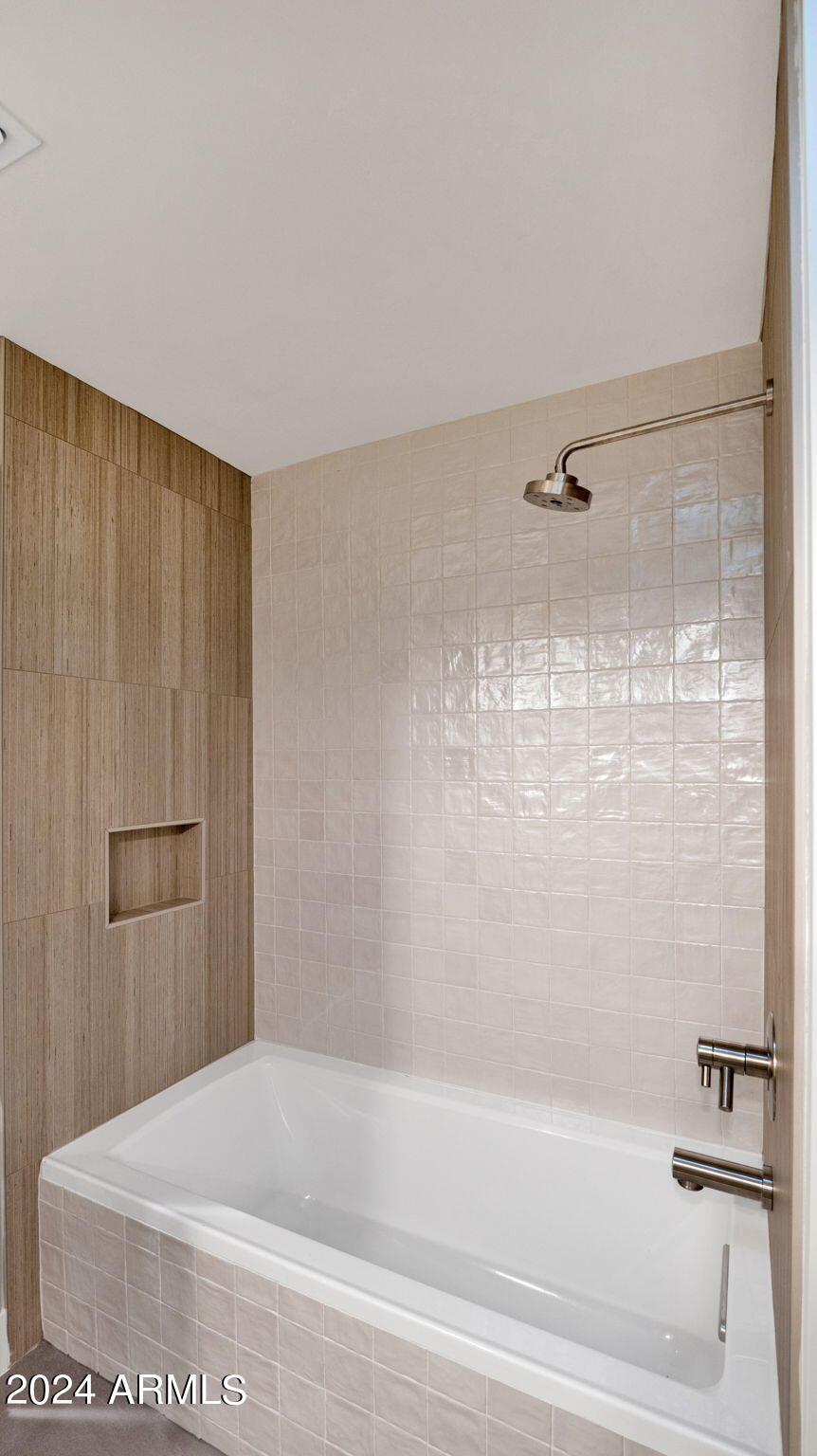 5911 E VOLTAIRE Avenue