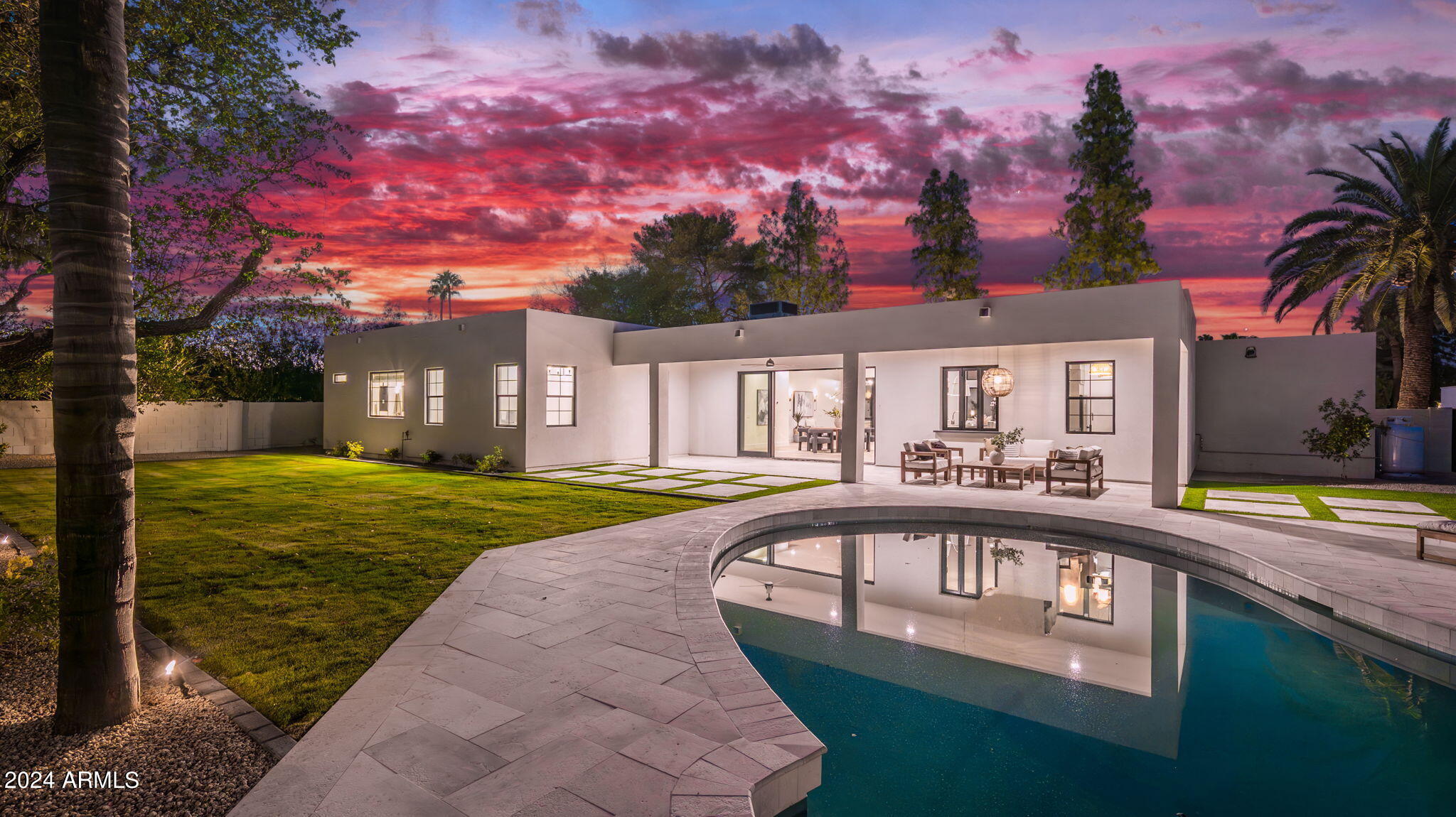 5911 E VOLTAIRE Avenue