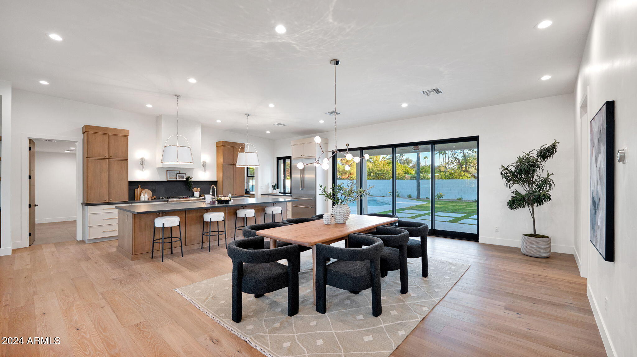 5911 E VOLTAIRE Avenue