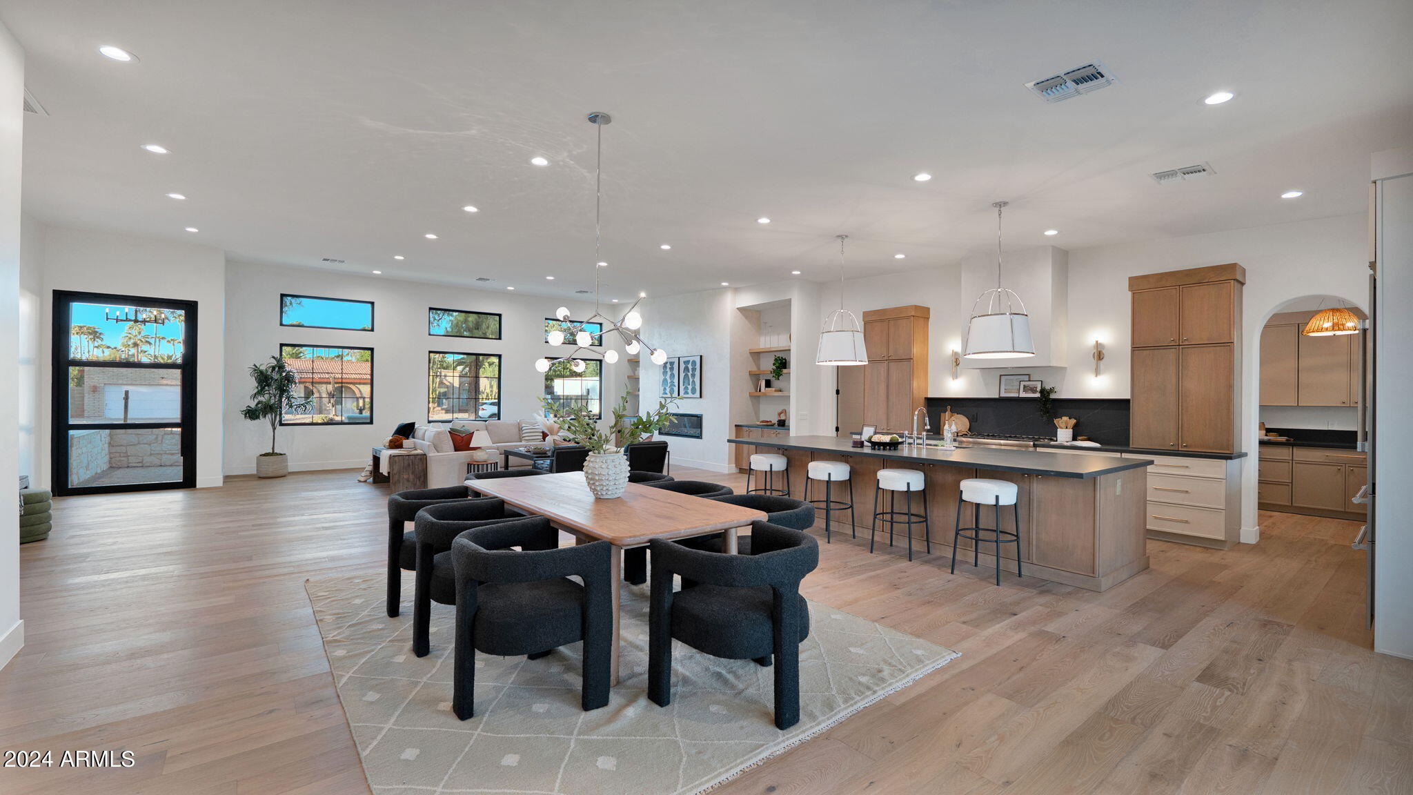 5911 E VOLTAIRE Avenue