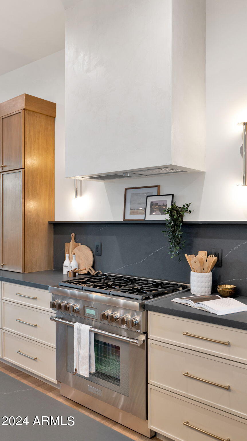 5911 E VOLTAIRE Avenue