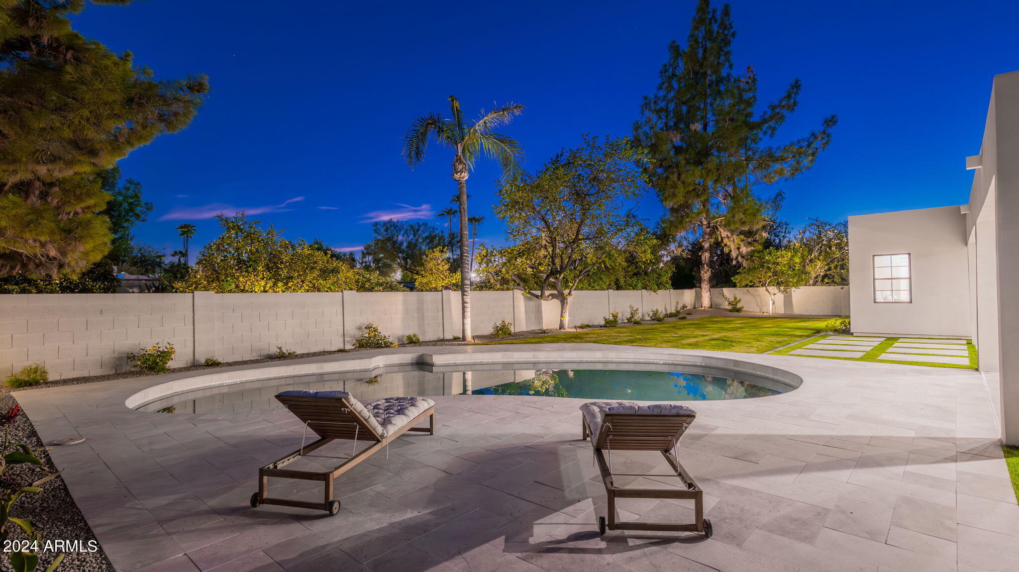 5911 E VOLTAIRE Avenue