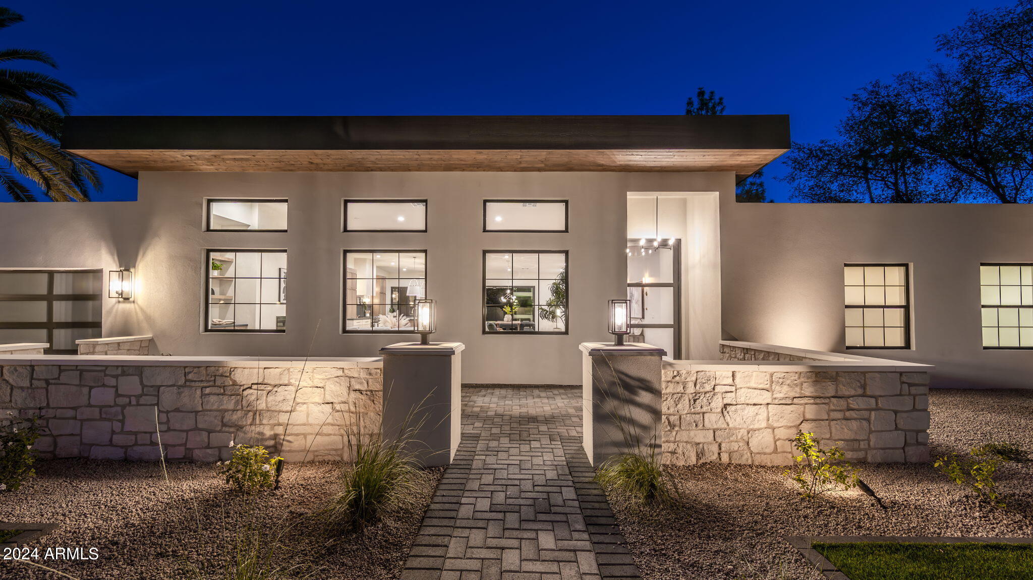 5911 E VOLTAIRE Avenue