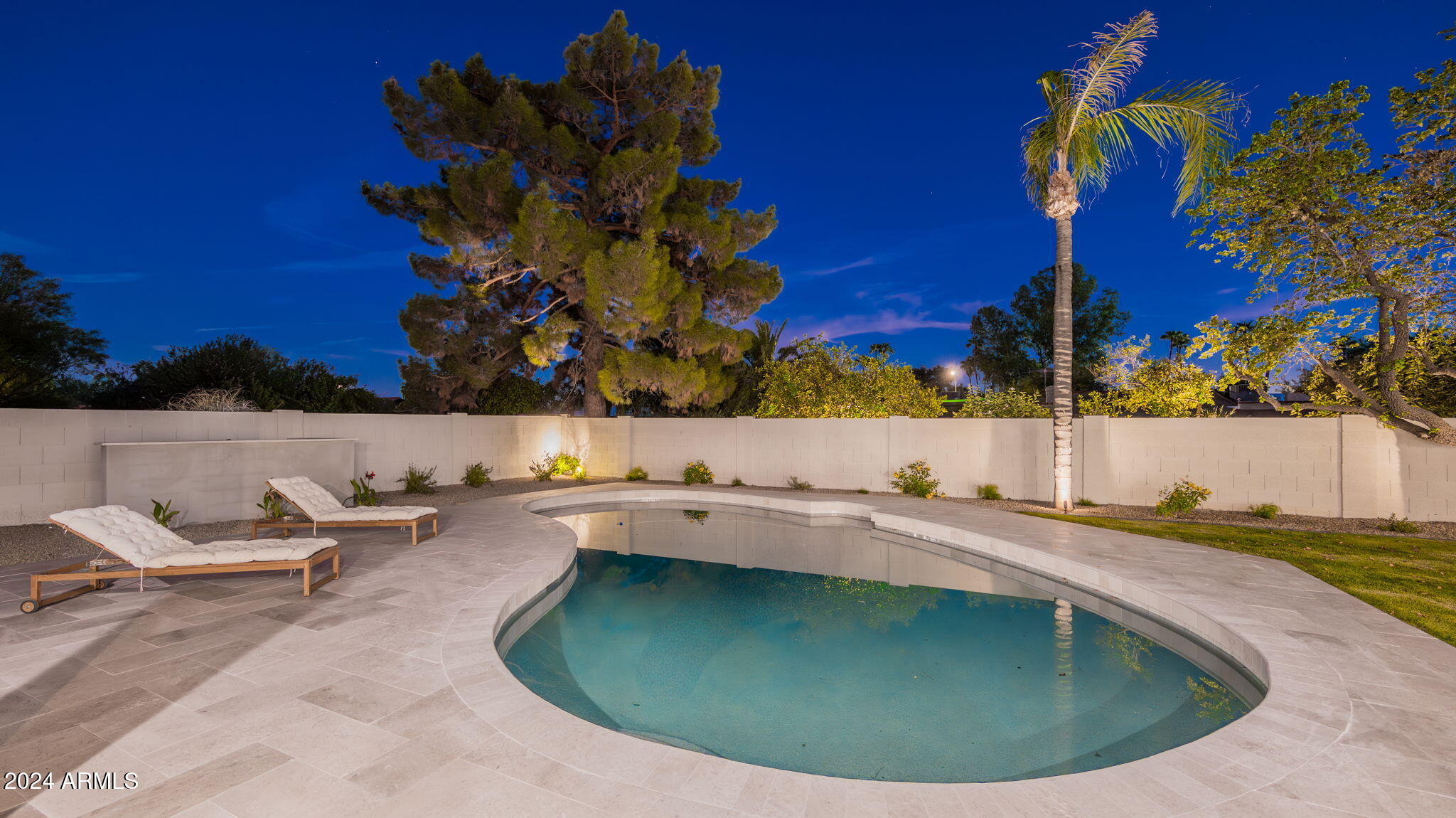 5911 E VOLTAIRE Avenue