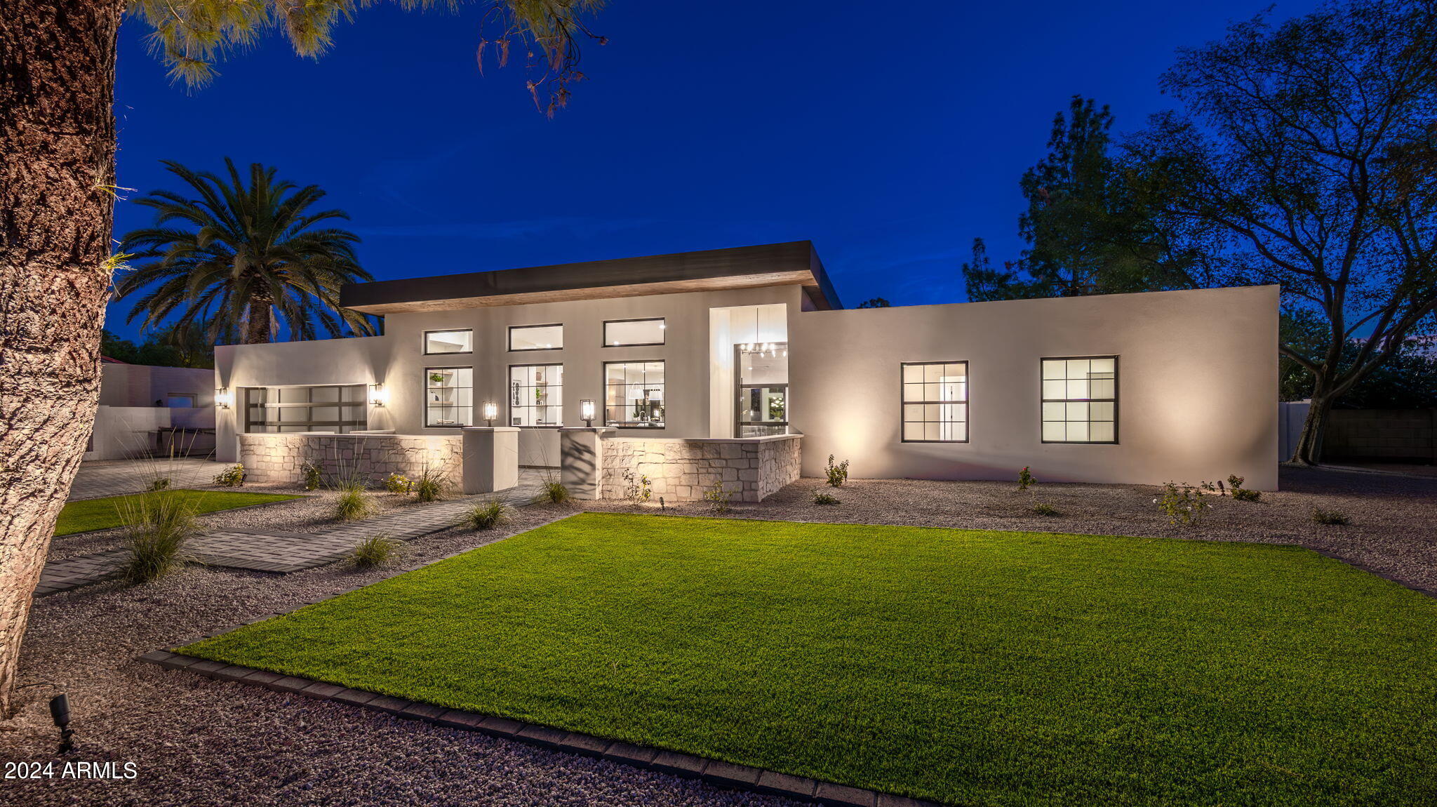 5911 E VOLTAIRE Avenue