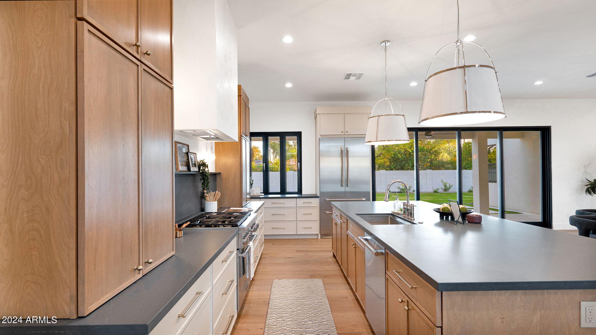 5911 E VOLTAIRE Avenue