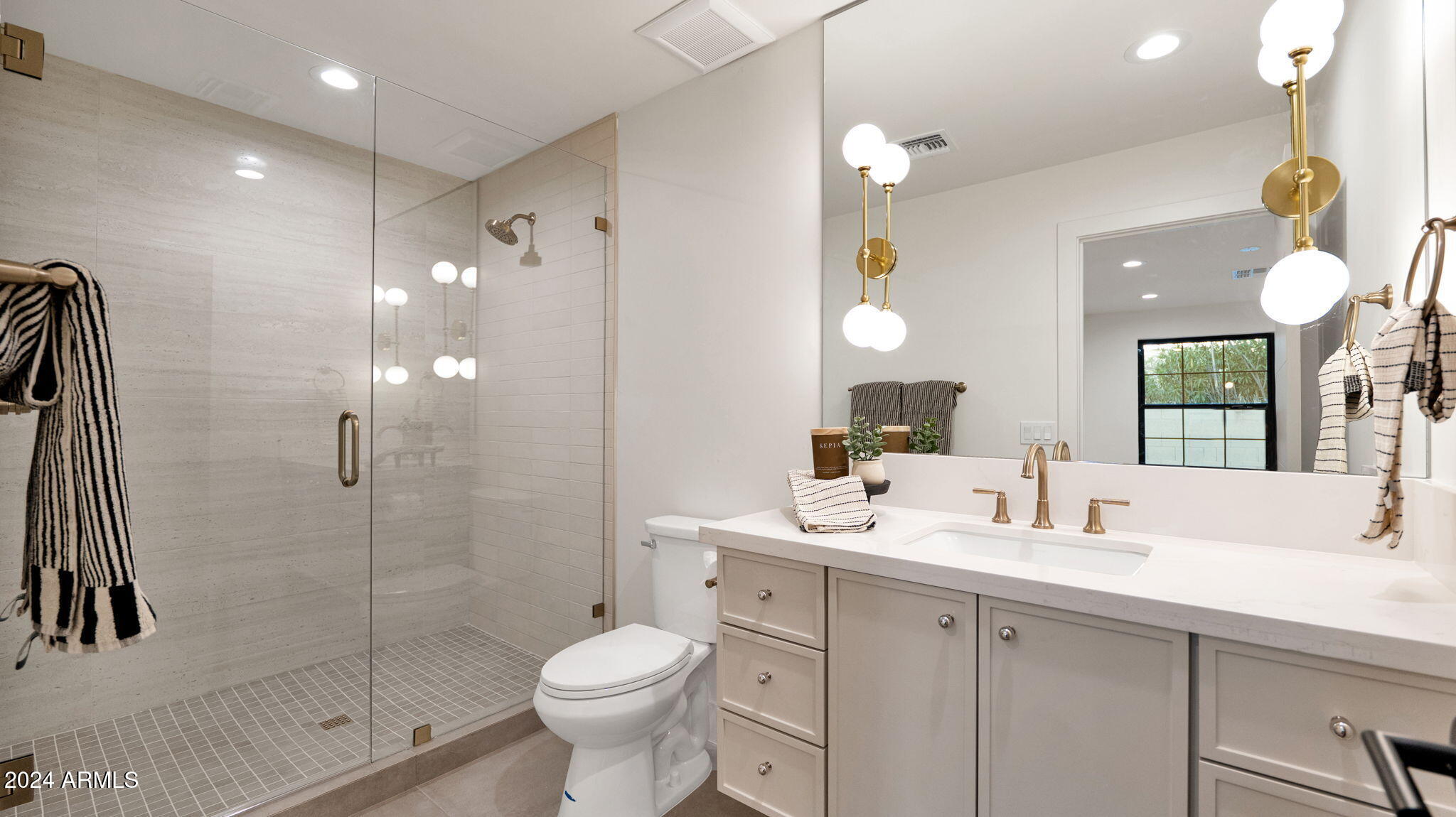 5911 E VOLTAIRE Avenue