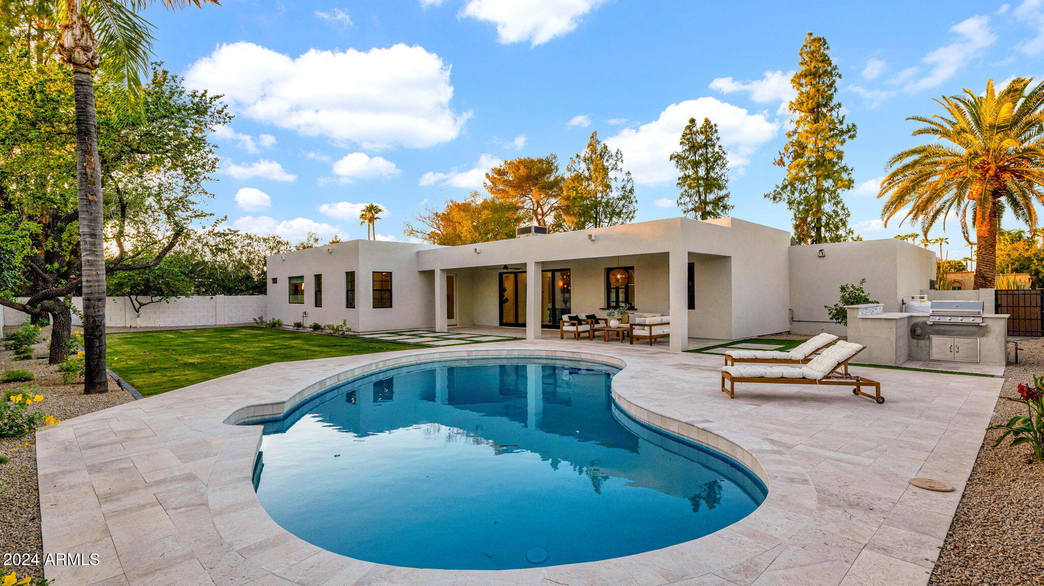 5911 E VOLTAIRE Avenue