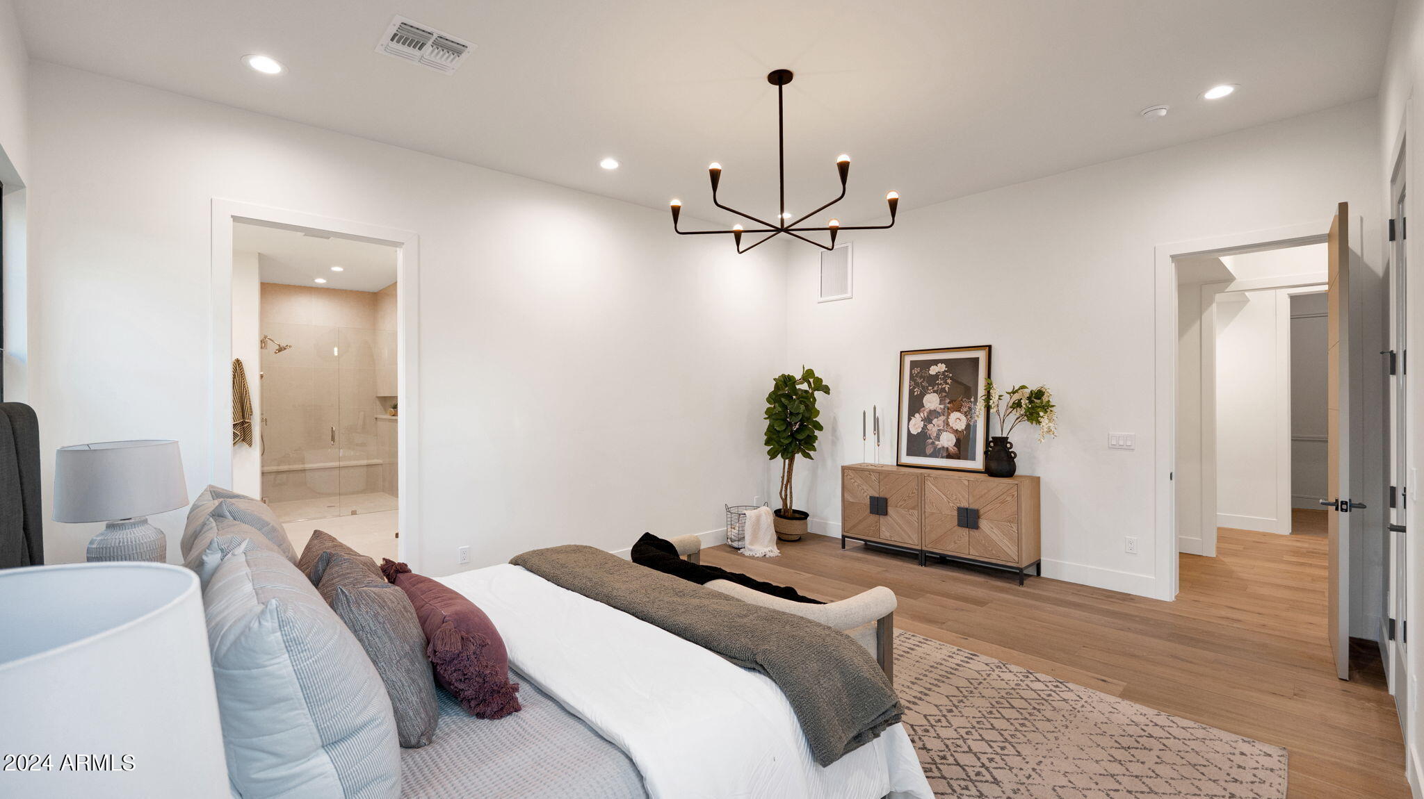 5911 E VOLTAIRE Avenue