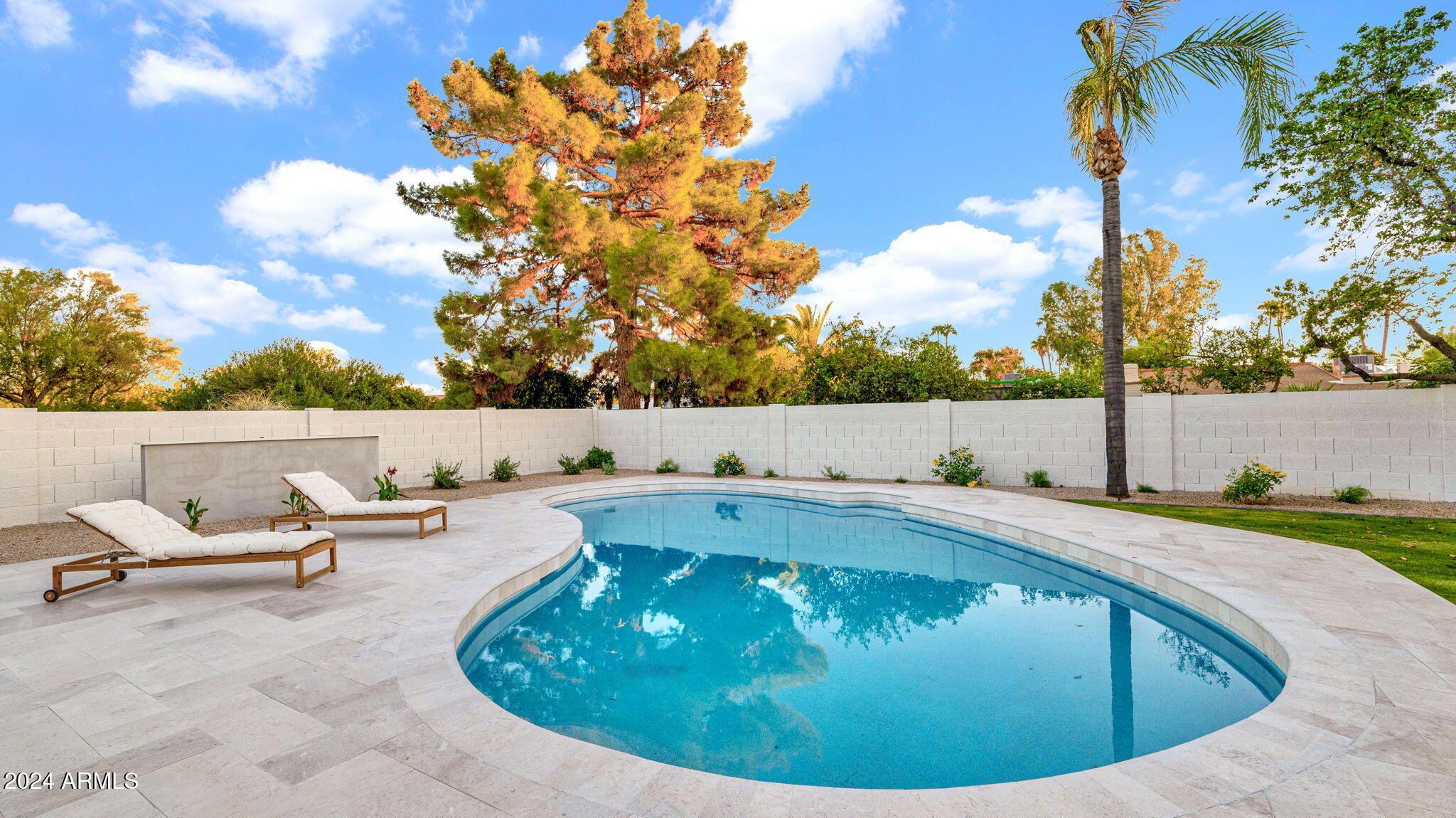 5911 E VOLTAIRE Avenue