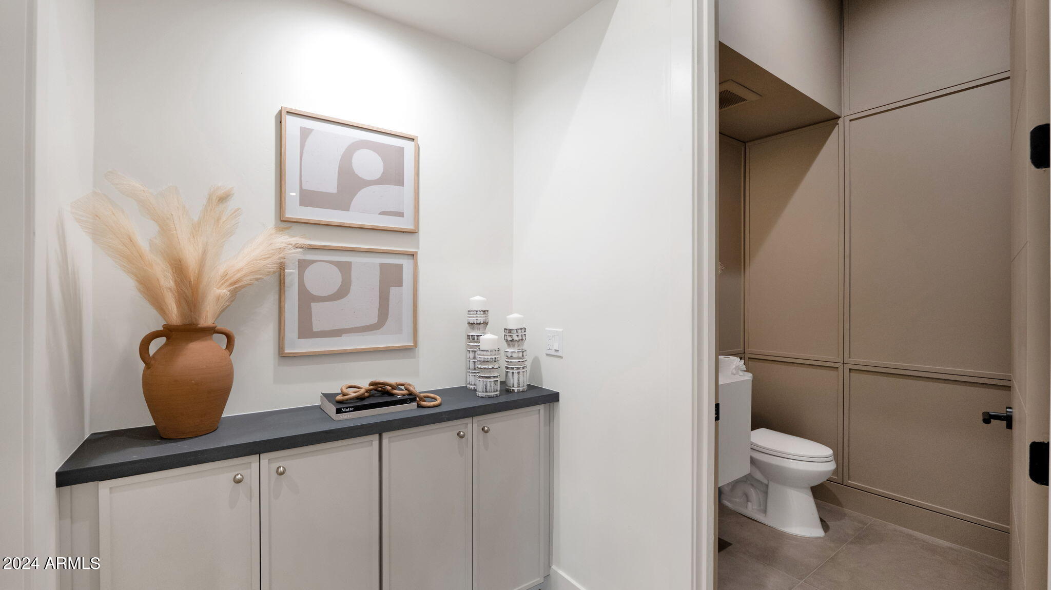 5911 E VOLTAIRE Avenue