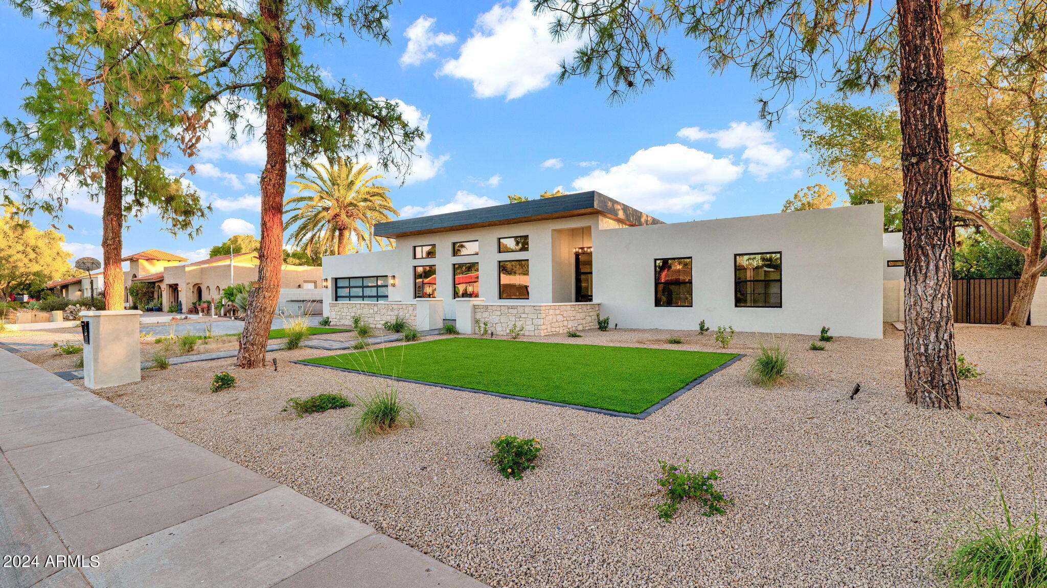 5911 E VOLTAIRE Avenue