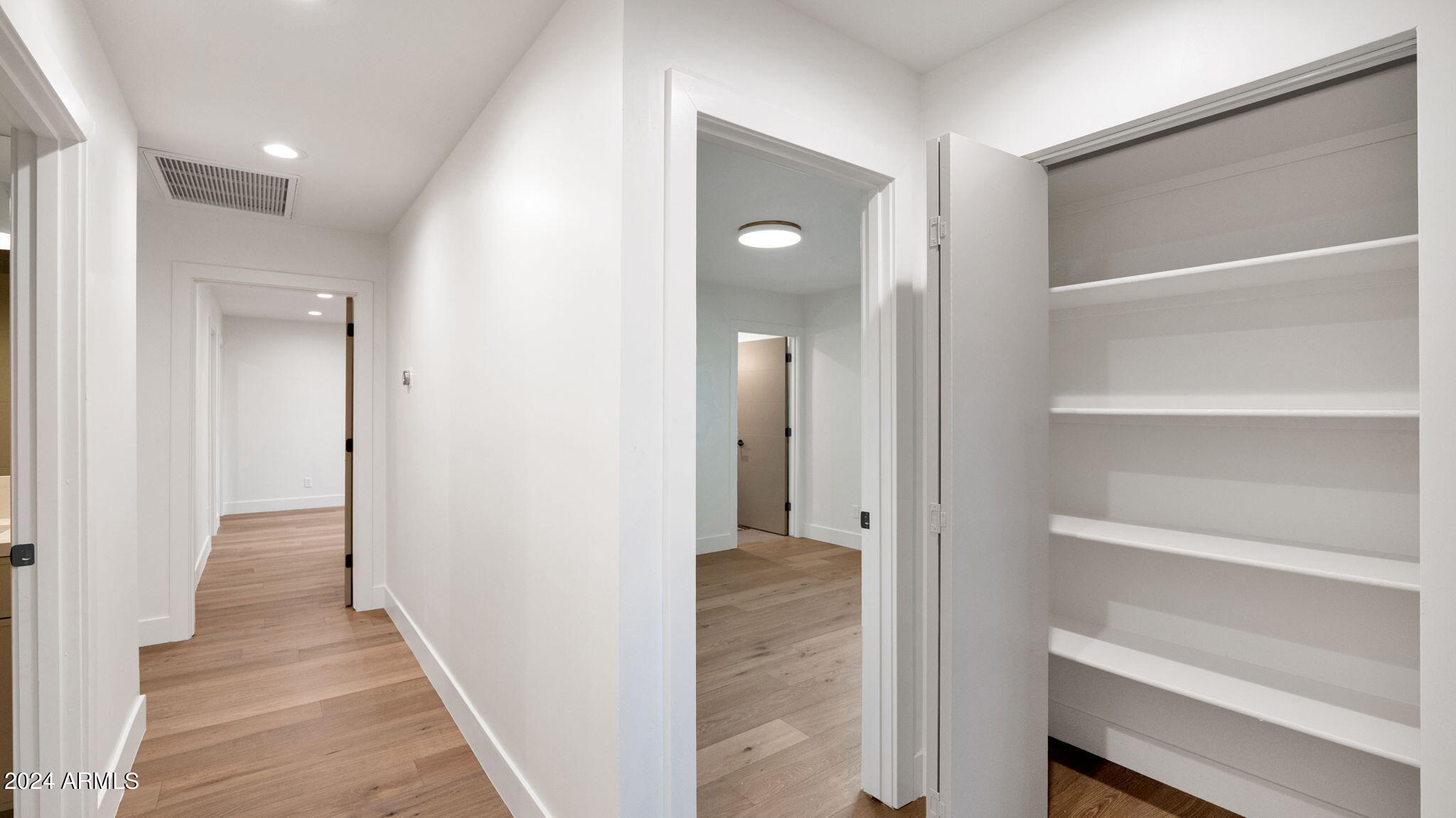 5911 E VOLTAIRE Avenue