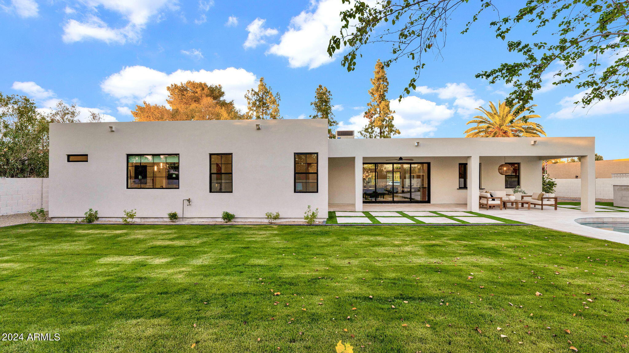 5911 E VOLTAIRE Avenue