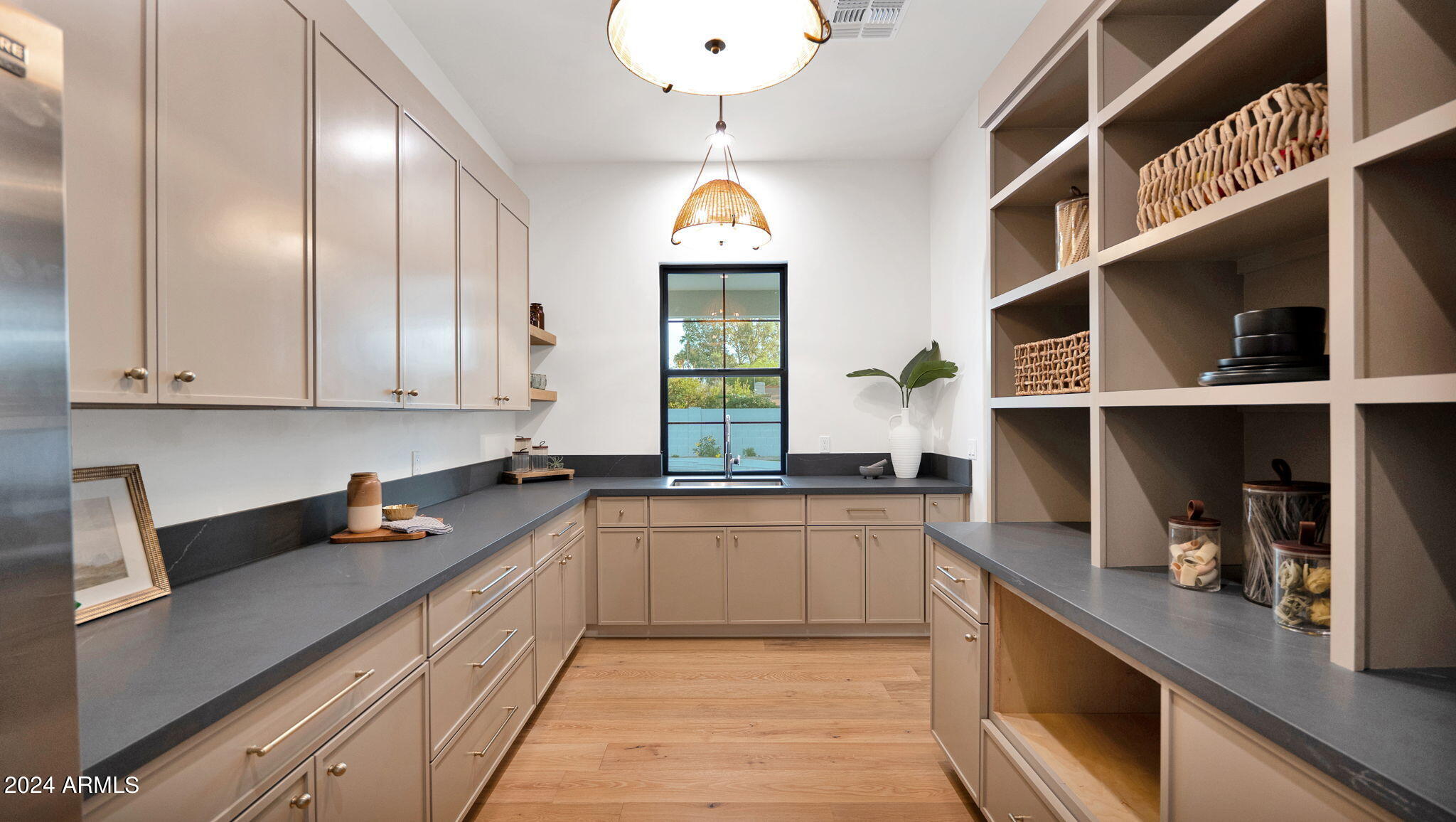 5911 E VOLTAIRE Avenue