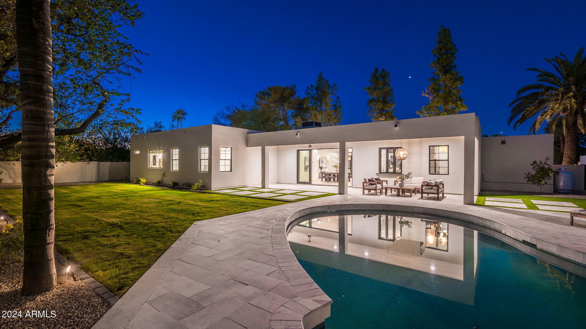 5911 E VOLTAIRE Avenue