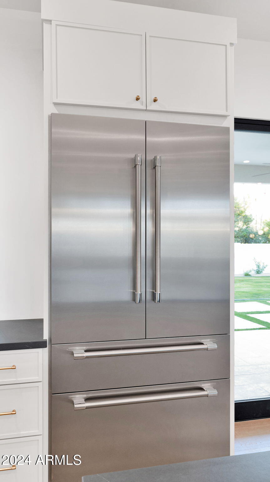 5911 E VOLTAIRE Avenue