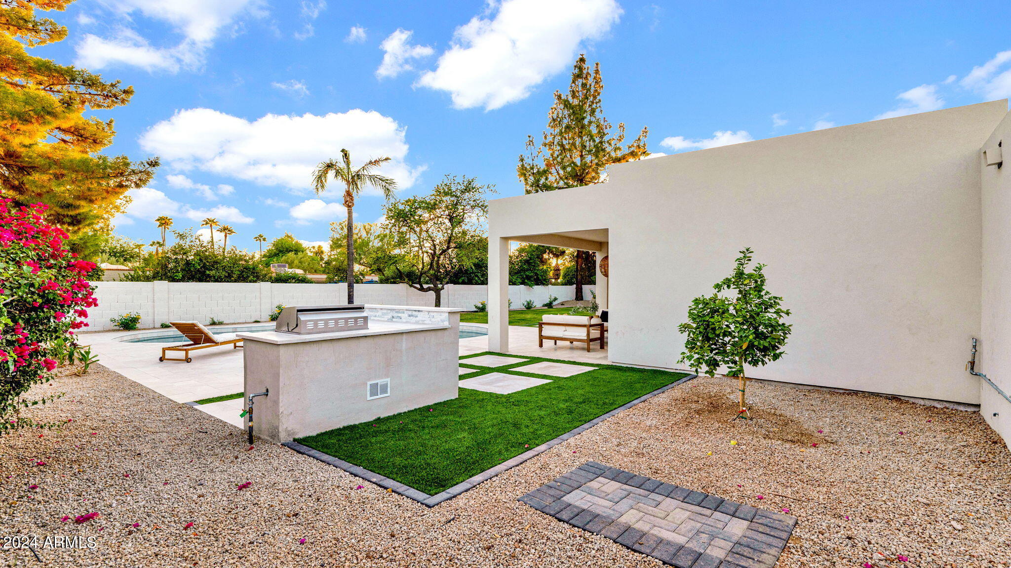 5911 E VOLTAIRE Avenue