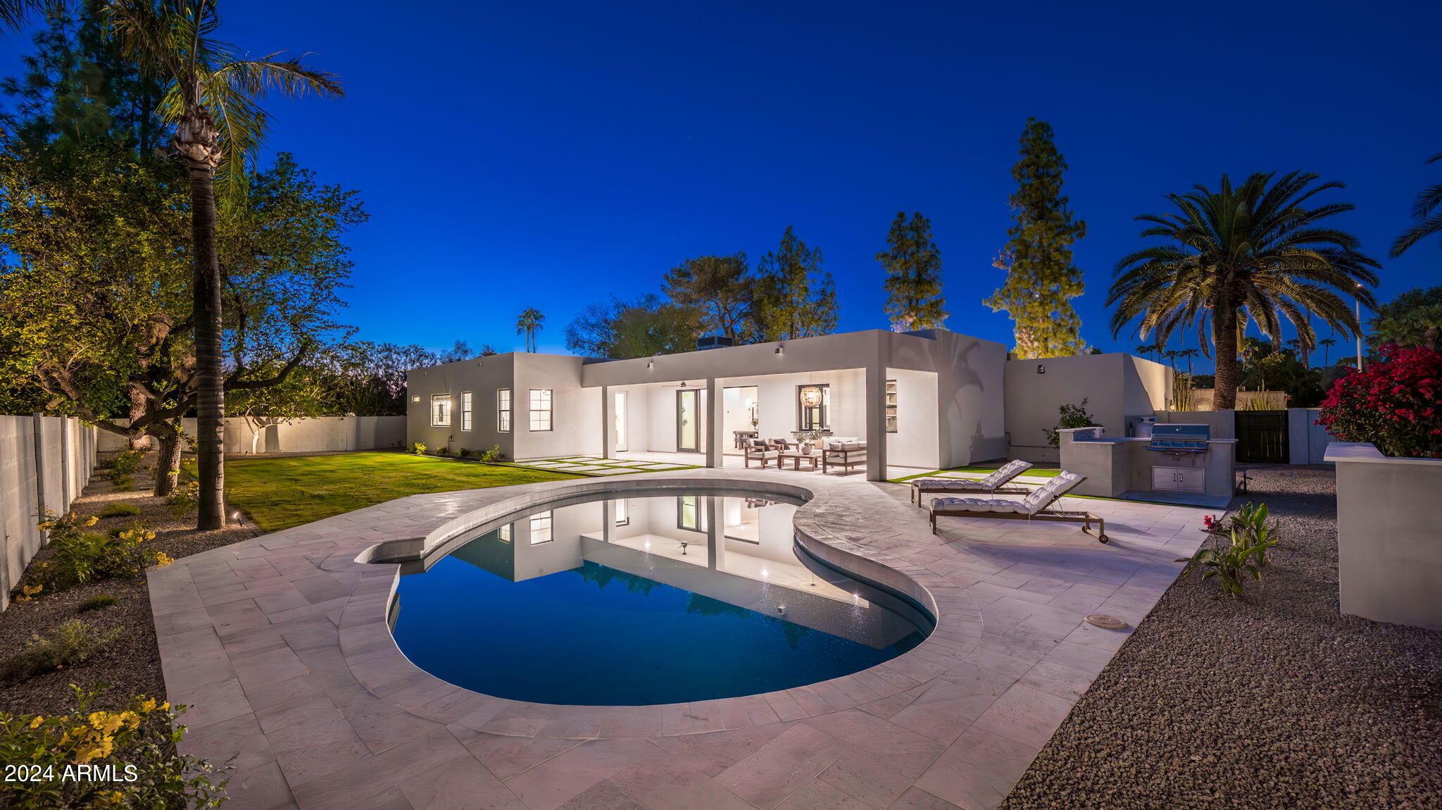 5911 E VOLTAIRE Avenue