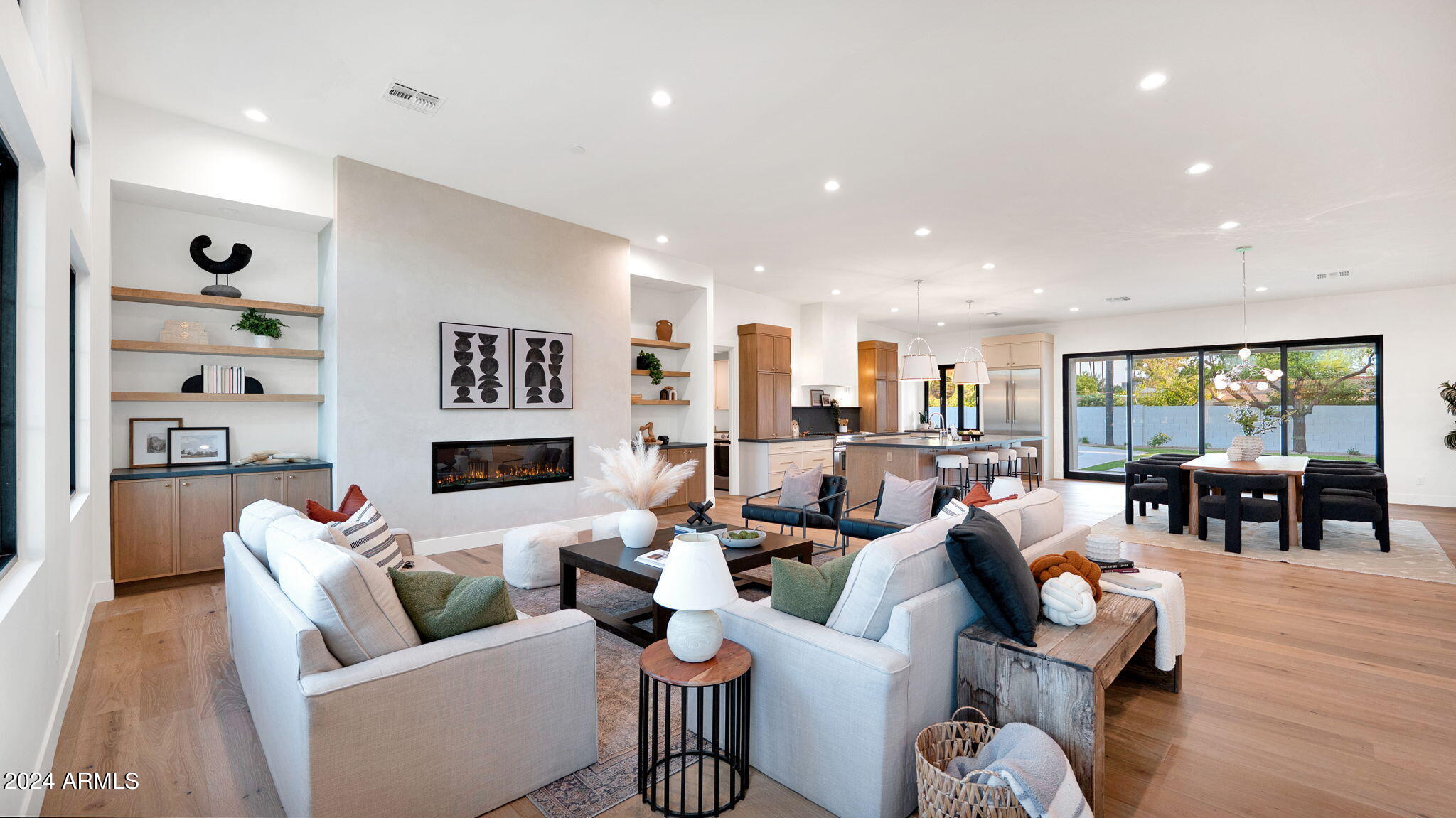 5911 E VOLTAIRE Avenue