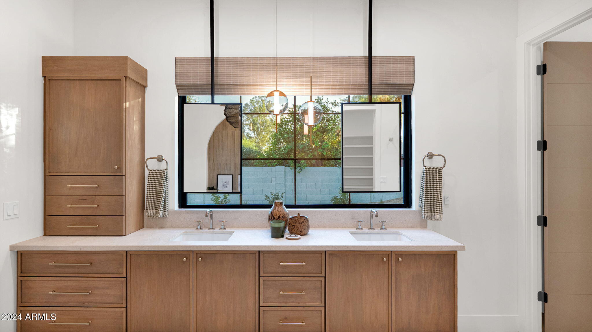 5911 E VOLTAIRE Avenue