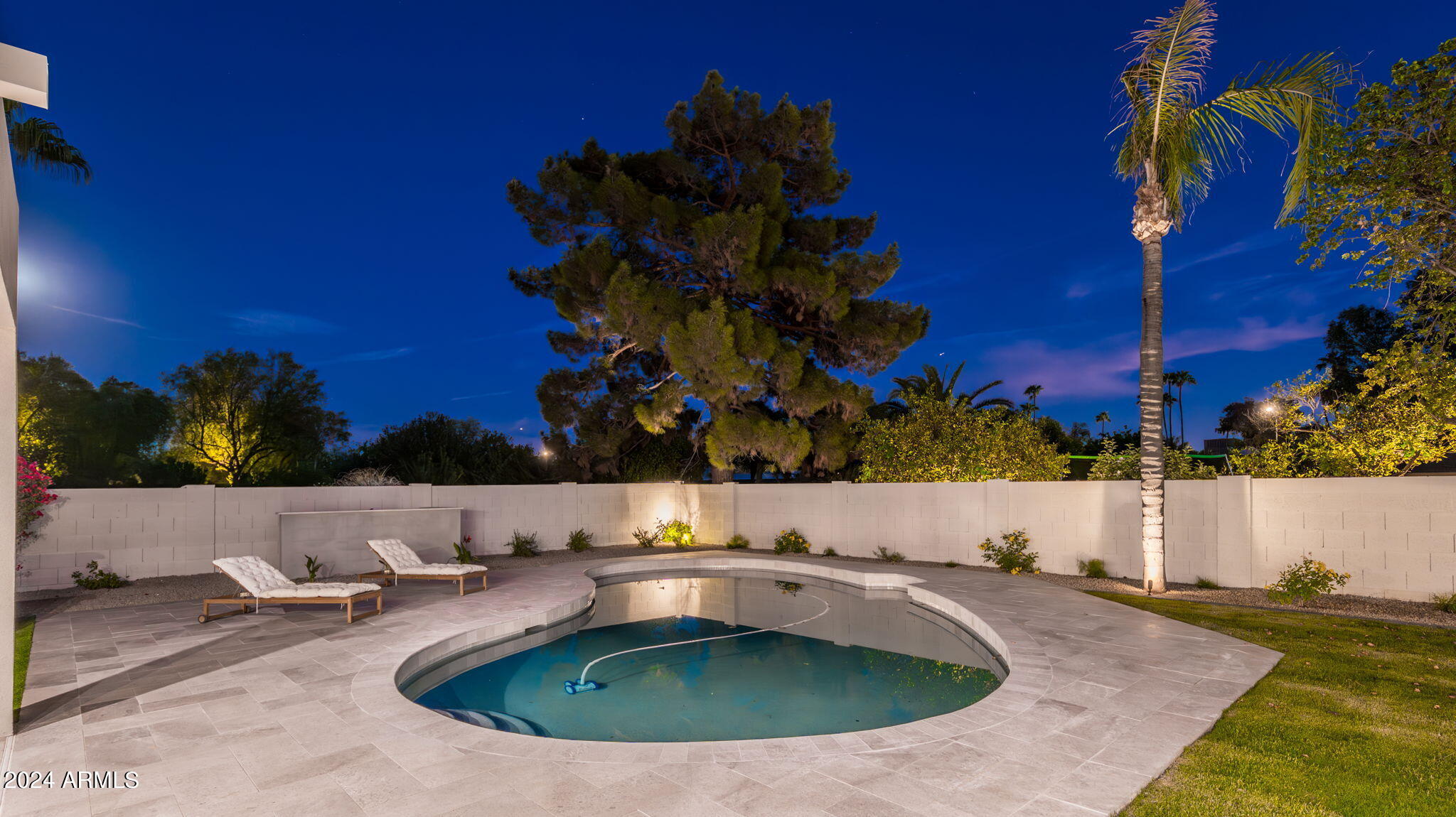 5911 E VOLTAIRE Avenue