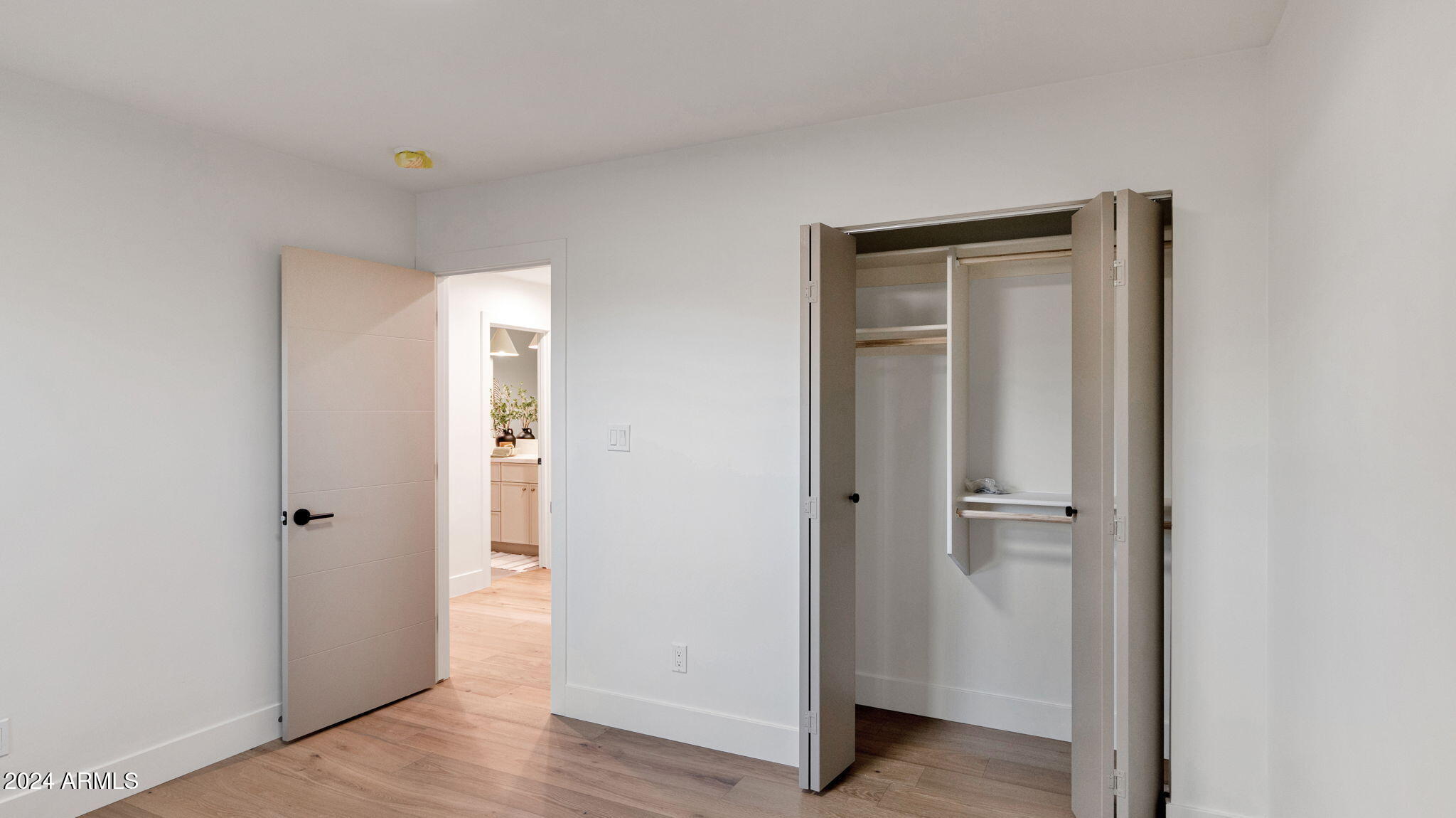 5911 E VOLTAIRE Avenue