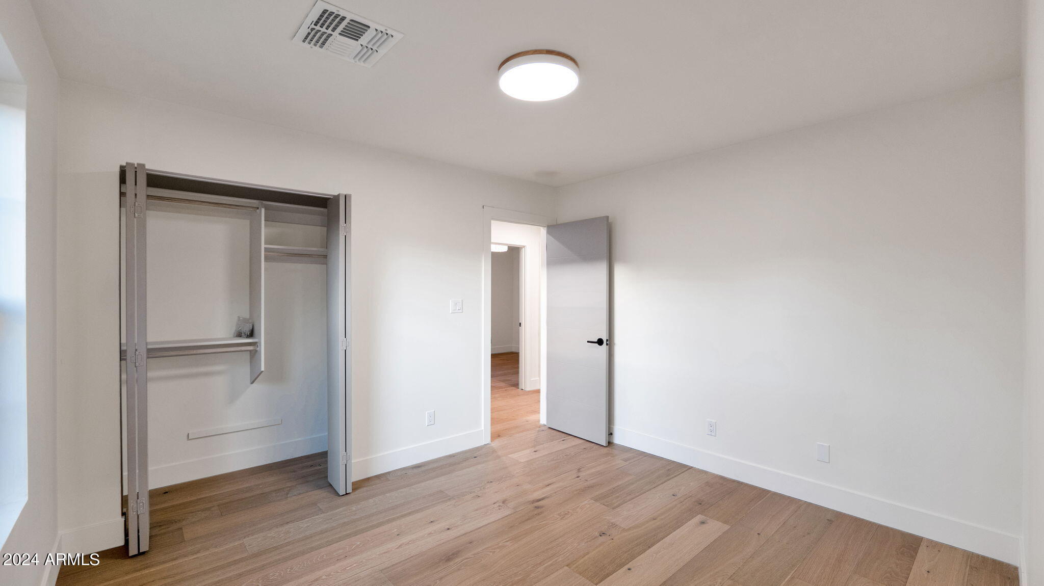 5911 E VOLTAIRE Avenue