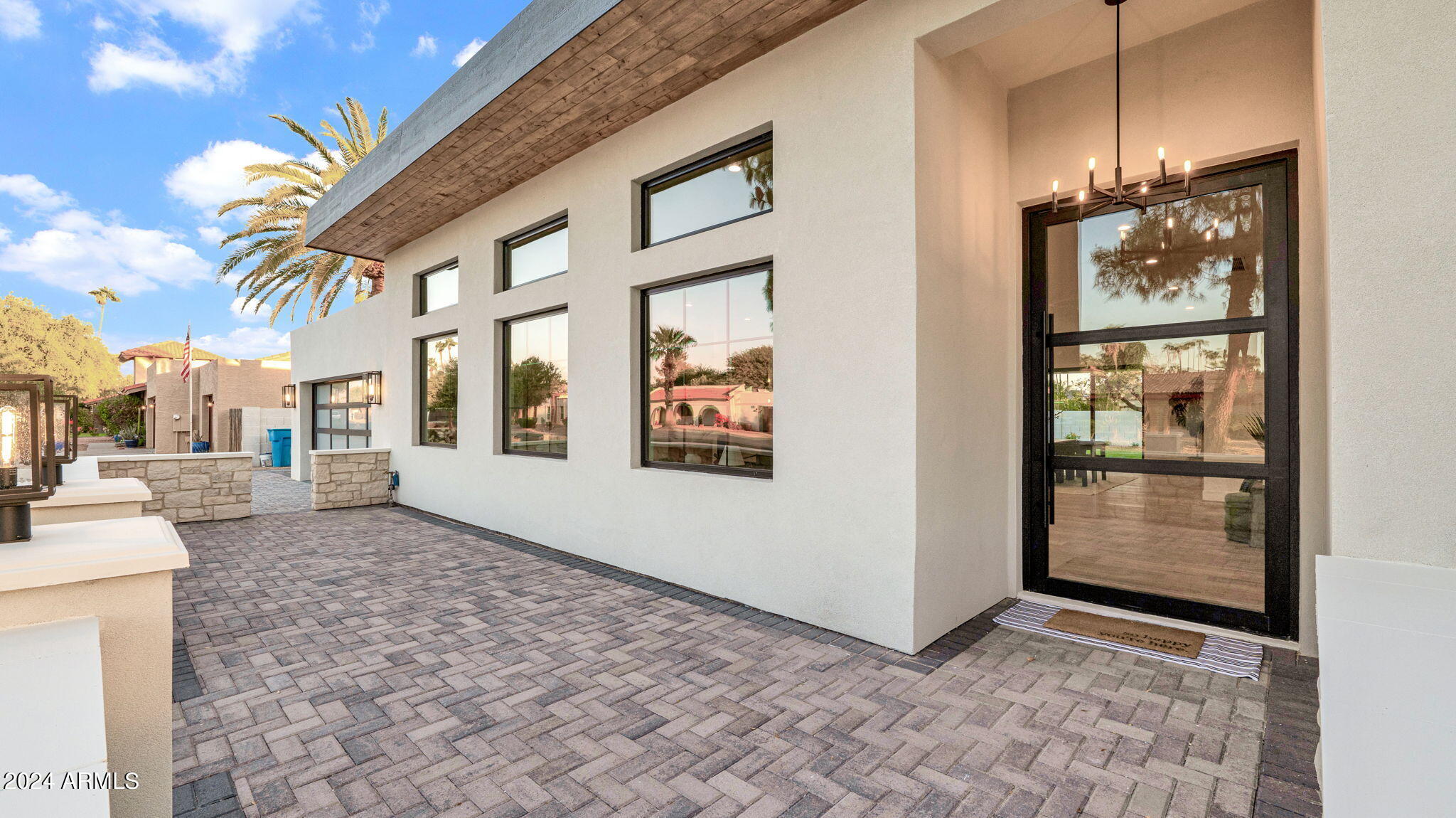 5911 E VOLTAIRE Avenue