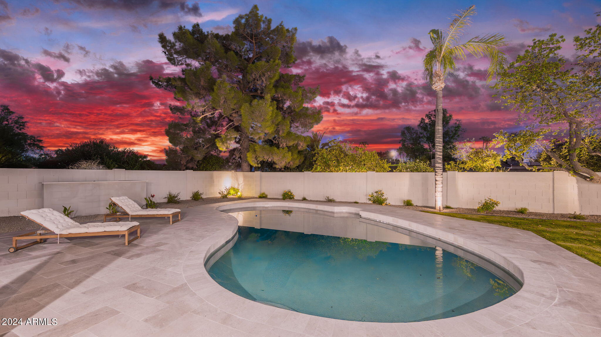 5911 E VOLTAIRE Avenue