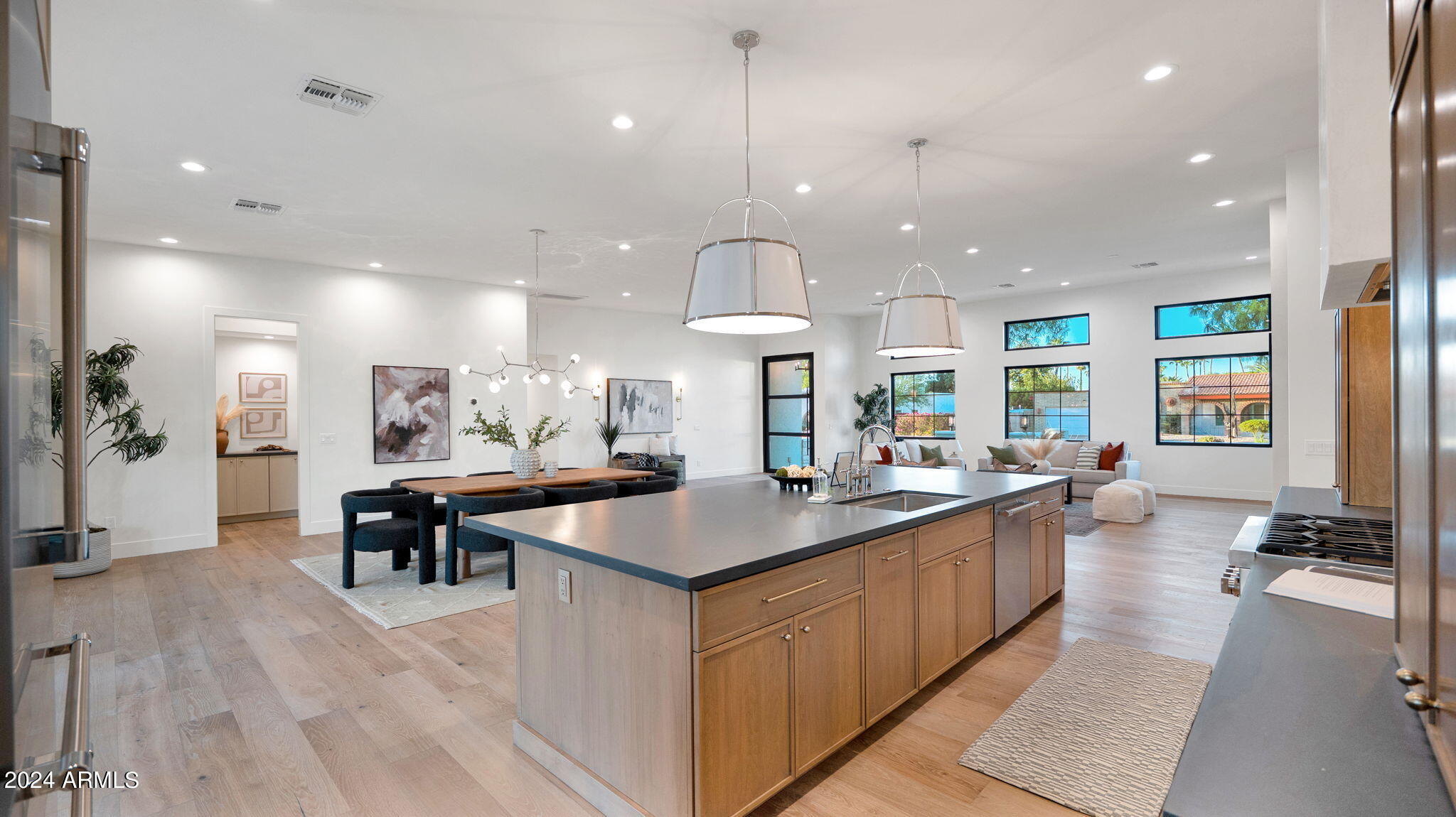 5911 E VOLTAIRE Avenue