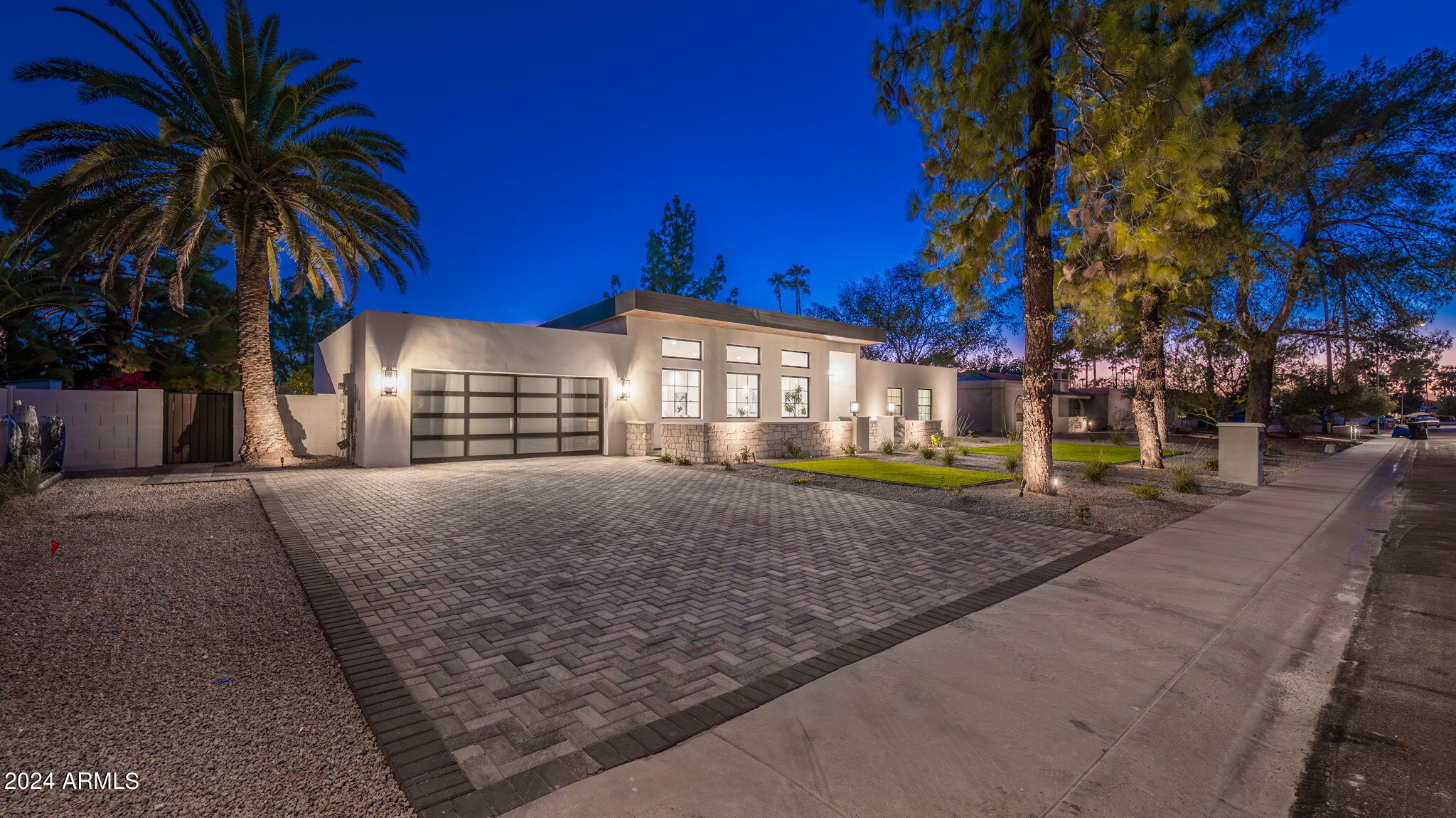 5911 E VOLTAIRE Avenue