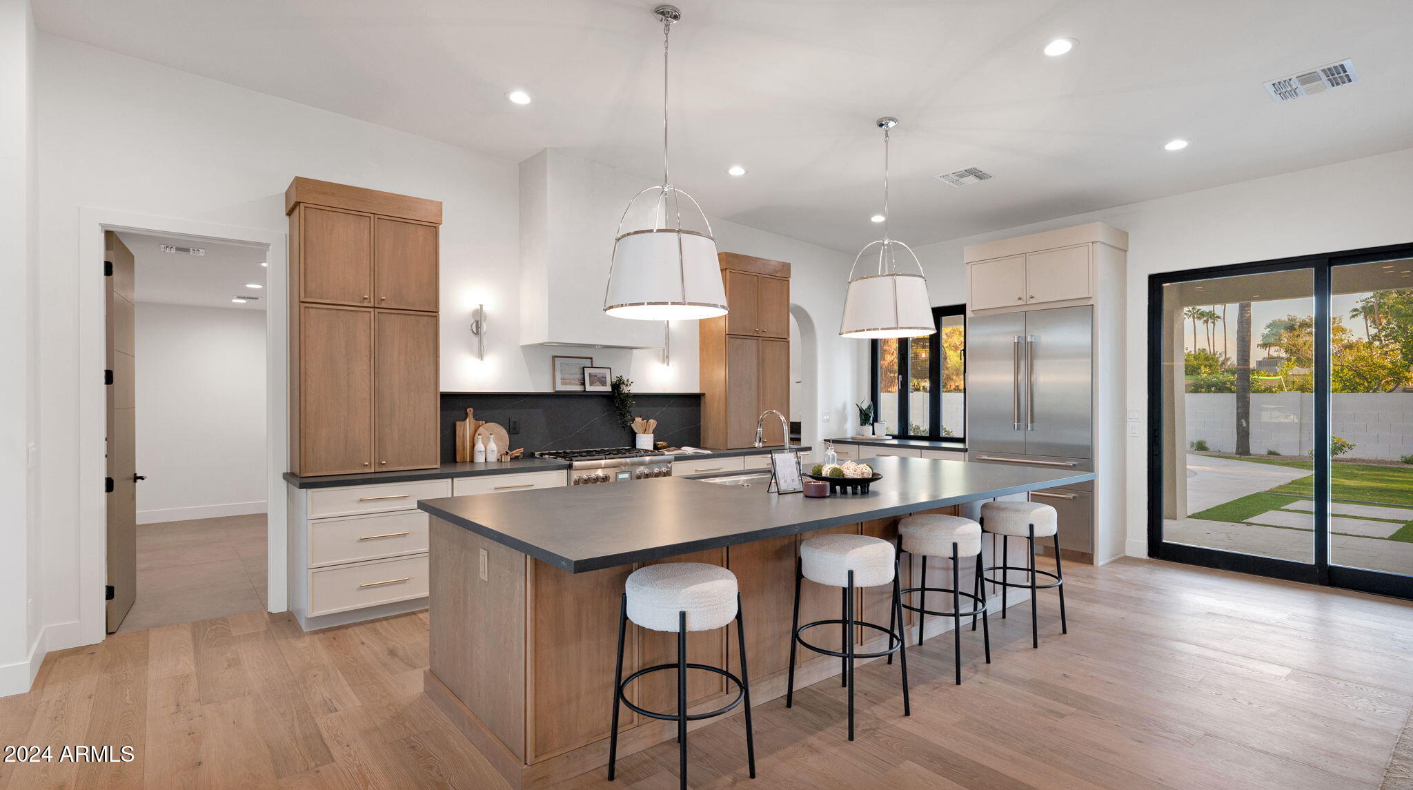 5911 E VOLTAIRE Avenue