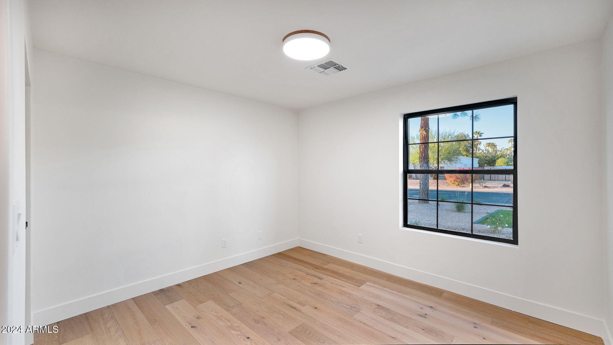 5911 E VOLTAIRE Avenue