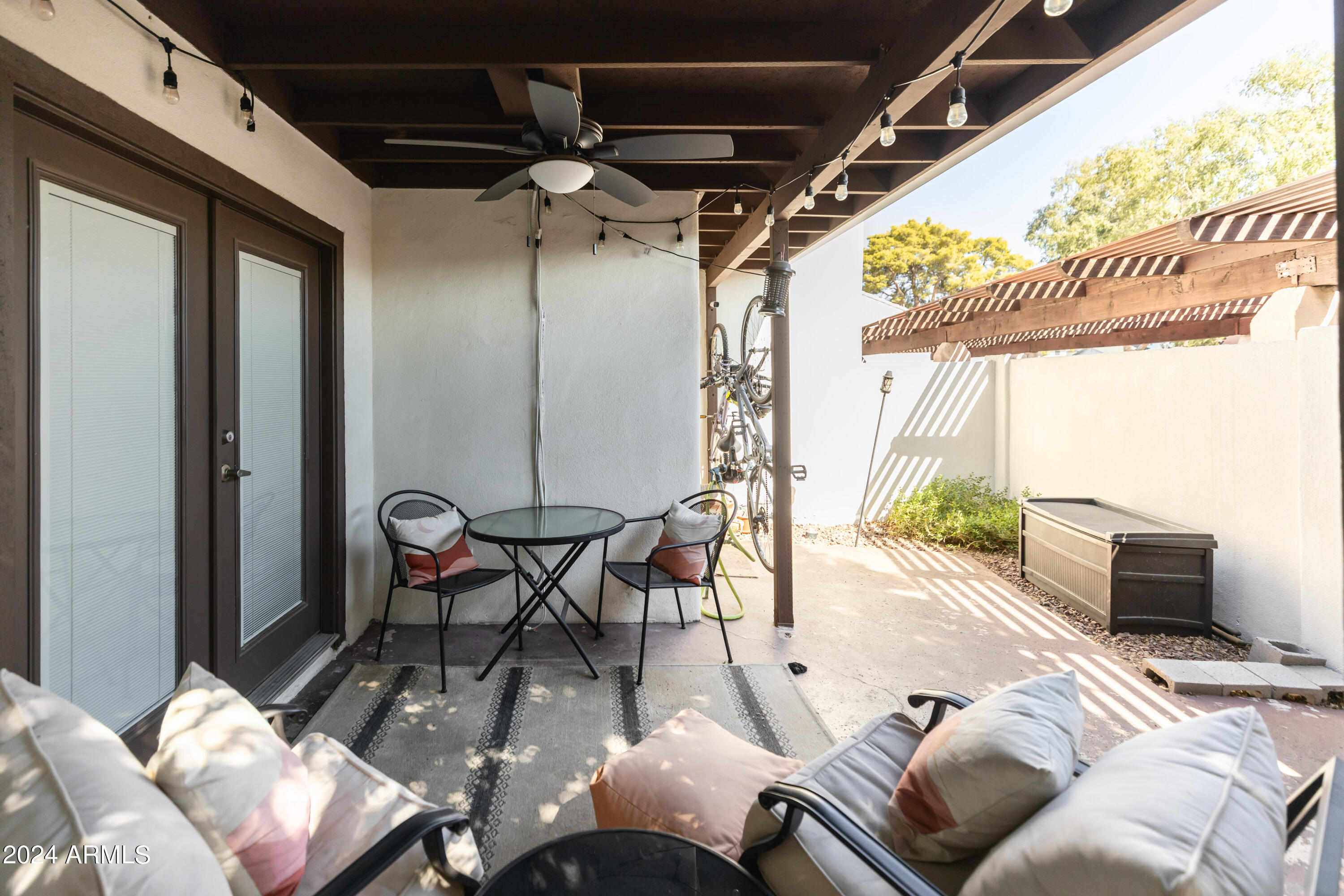 1137 E BELMONT Avenue